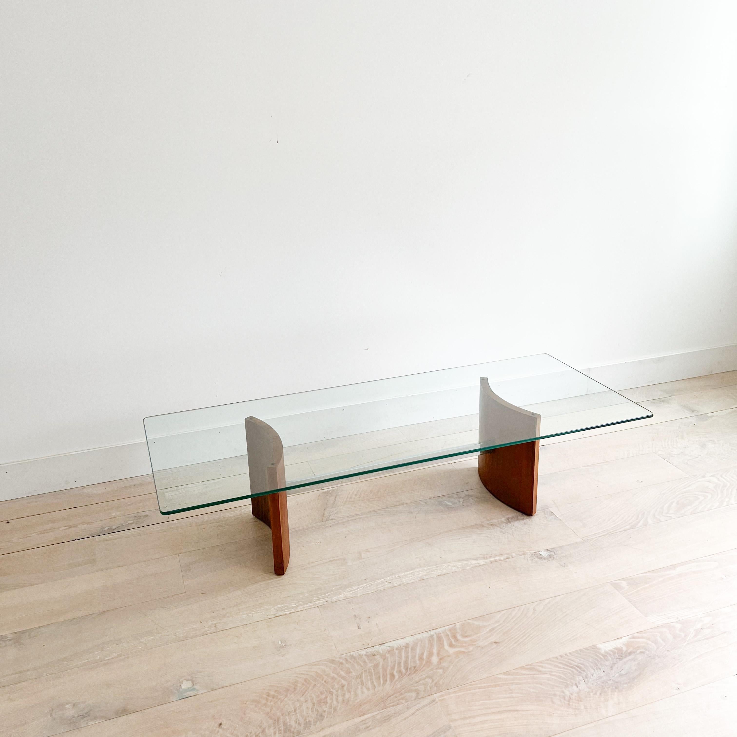 Indulge in the timeless allure of mid-century design with this exquisite coffee table designed by Vladimir Kagan and proudly manufactured by Selig in the United States during the 1960s.
This sculptural coffee table is a testament to the era's design