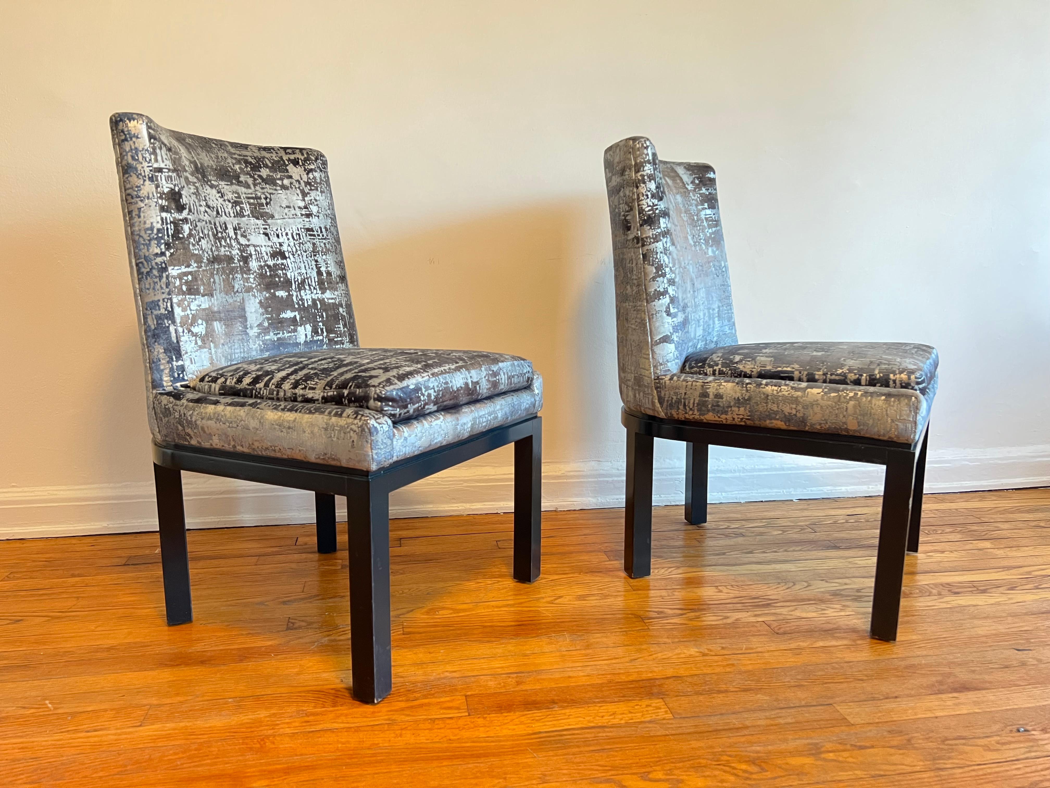 Vladimir Kagan rare pair of dining and / or side chairs. Model 7311, or known as the Key Chair, these were designed and manufactured by Vladimir Kagan within his studio in 1972. 

They feature legs and a back barrel of his classic cubist approach