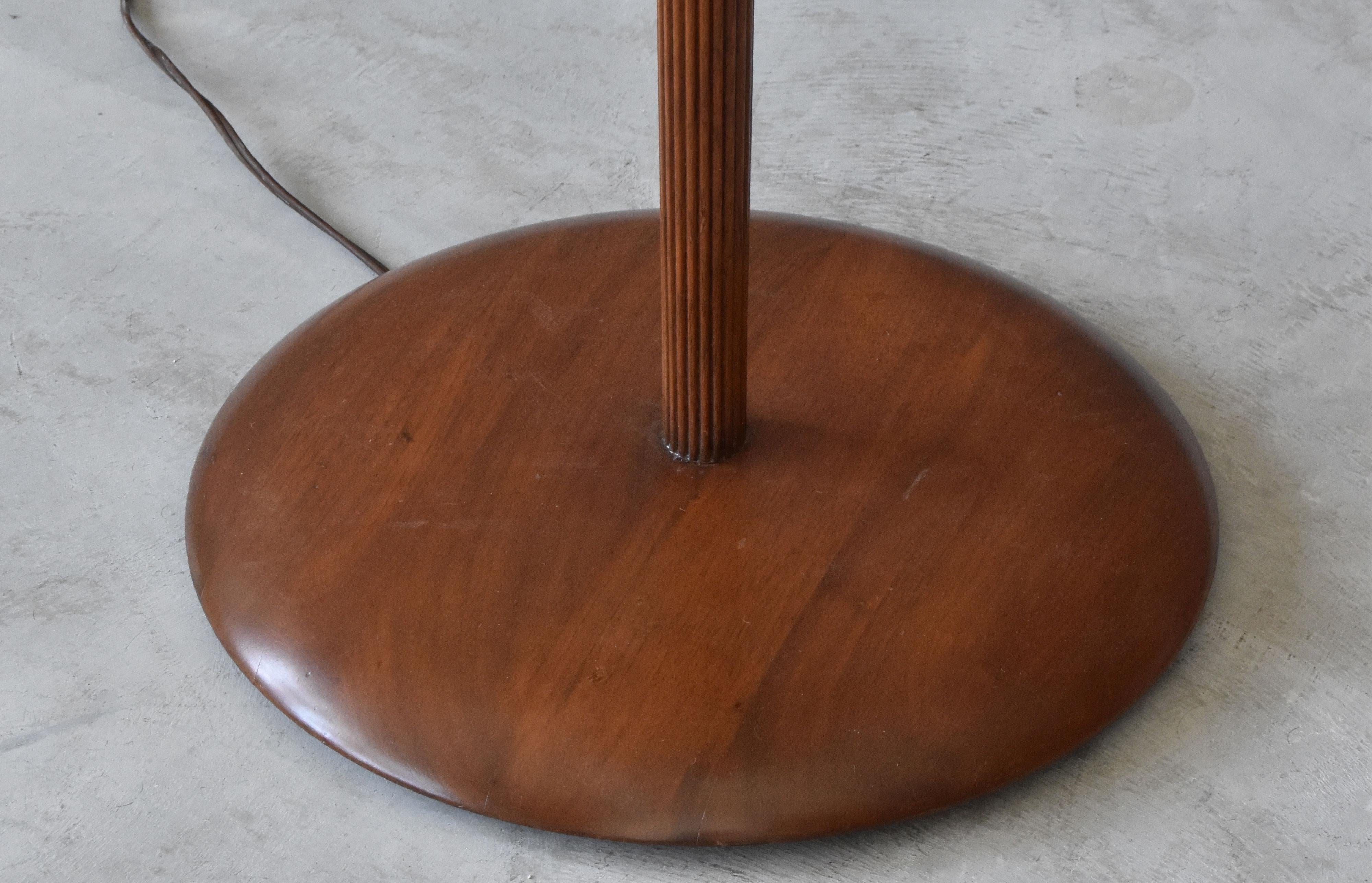 Mid-Century Modern Vladimir Kagan, Rare Floor Lamp, Carved Walnut, Original Shade, Studio, 1960s