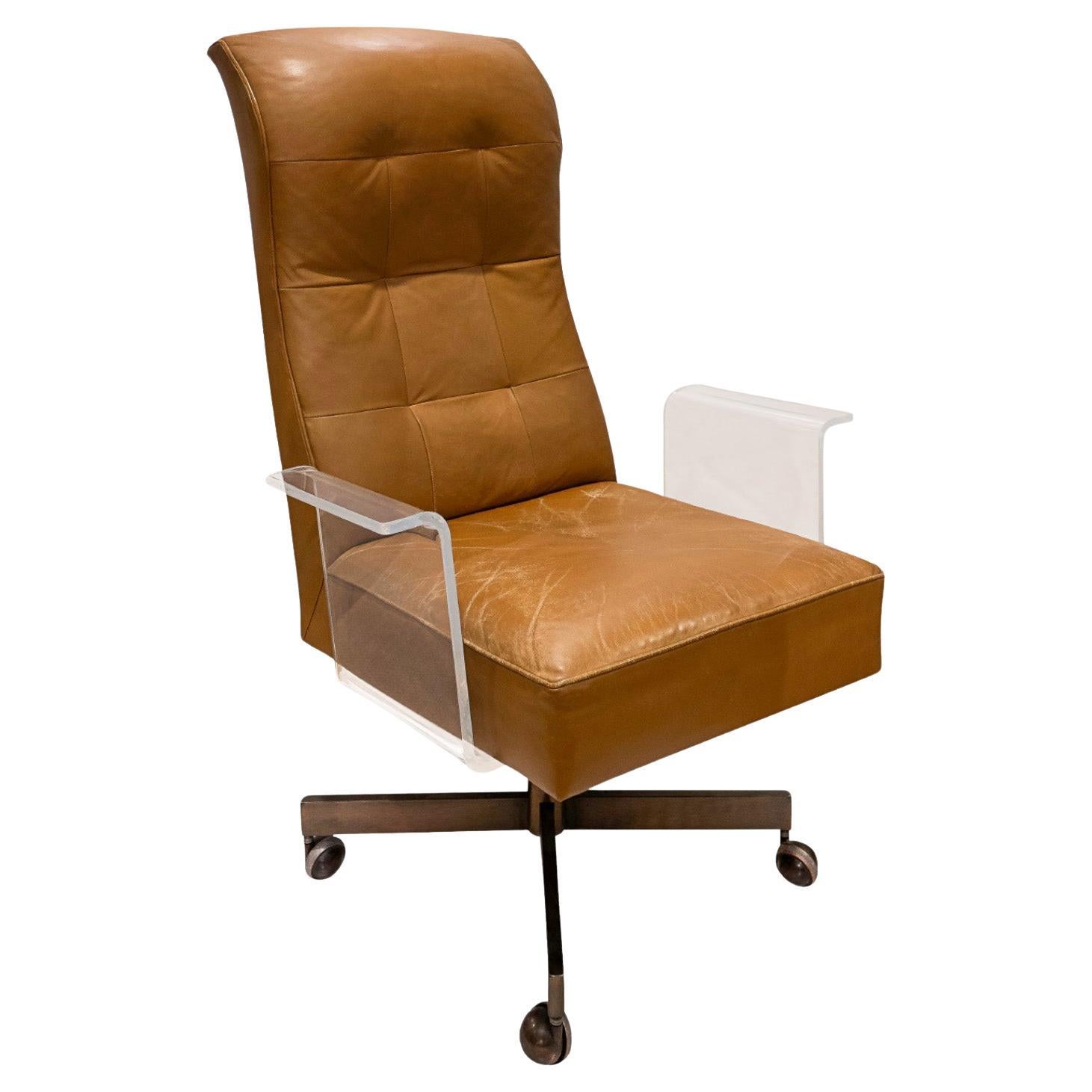 Vladimir Kagan Rare "Luxus Executive Chair" avec accoudoirs en Lucite 1970 (Signé) en vente