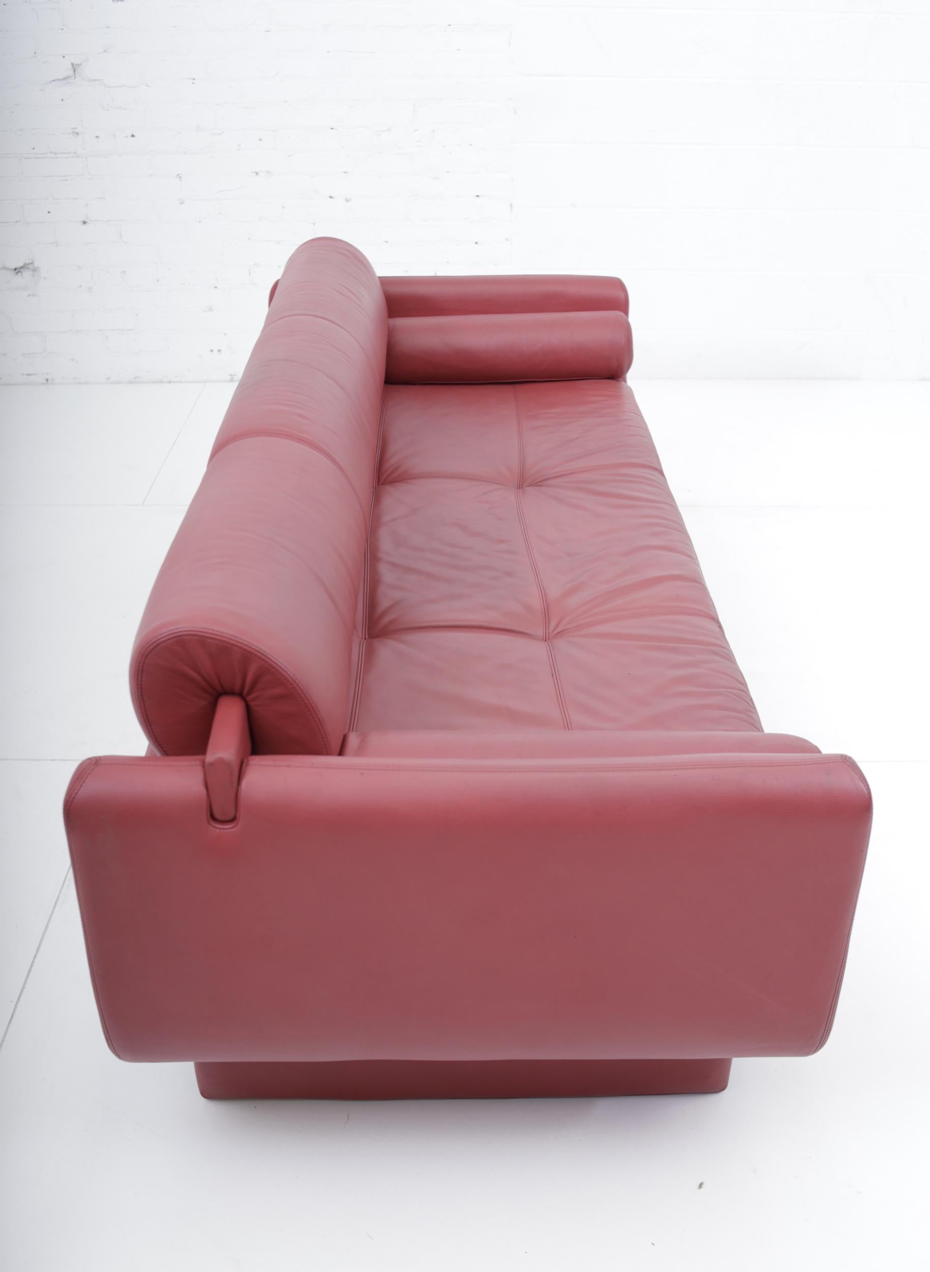 20th Century Vladimir Kagan Red Leather “Matinee” Sofa Daybed