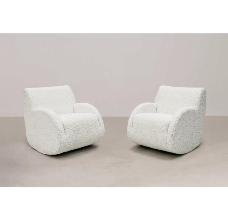 A 1997 design by Vladimir Kagan for American Leather Studio, the so-called “Rock Star” features Kagan’s signature rounded forms, the curved arms and integrated seat cushion gives the impression of a molded chair. These puffy chairs sit on cleverly
