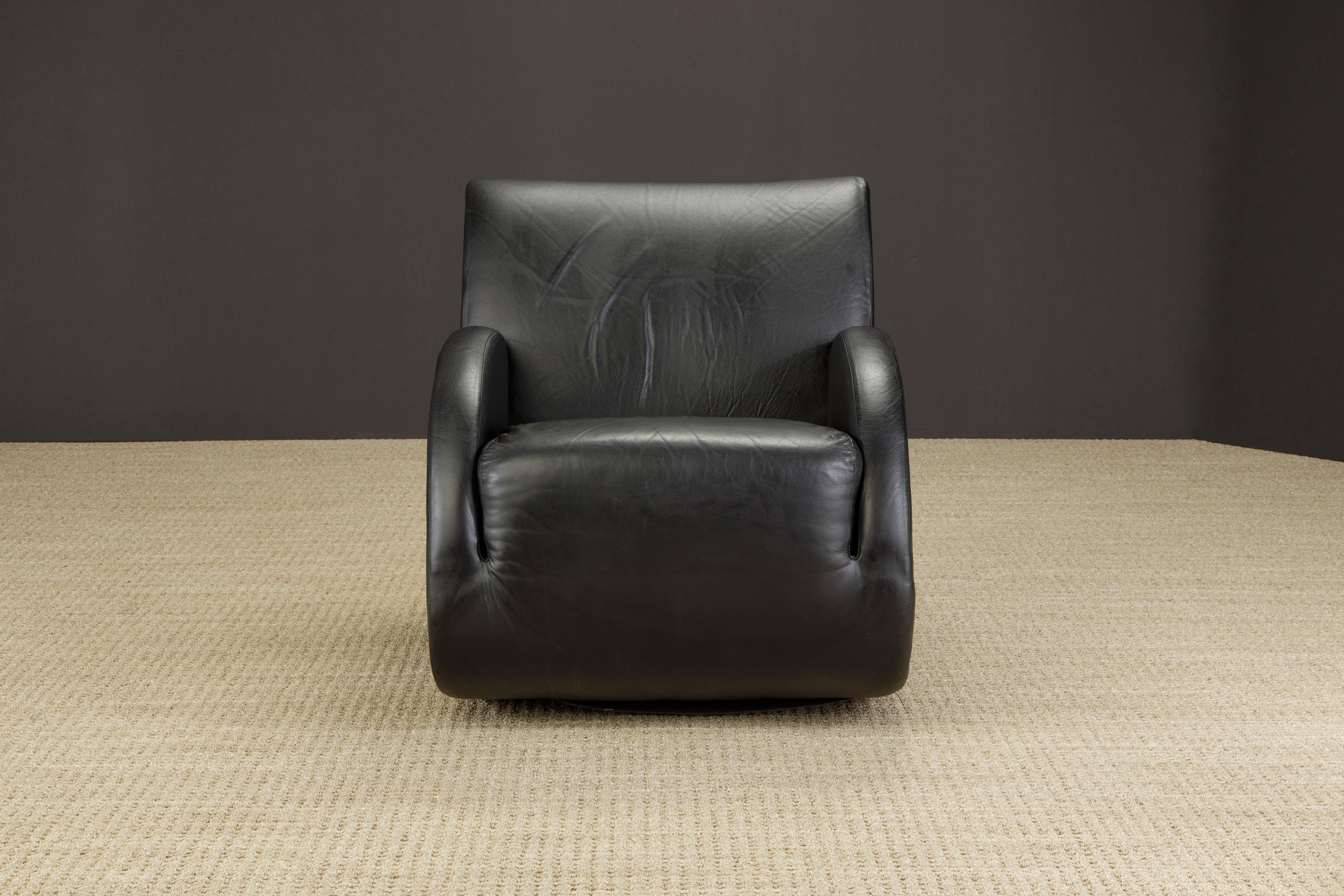 Dieses Paar schwarzer Schaukelsessel aus Leder stammt von Vladimir Kagan für die Kagan Collection von American Leather (früher LeatherTech). Der um 1997 entworfene Sessel 