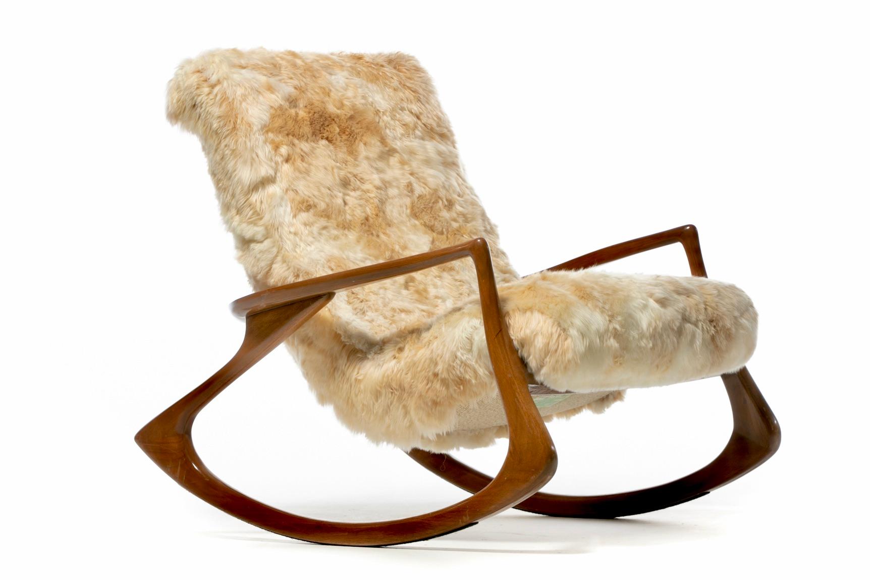 Vladimir Kagan Rocking Chair Upholstered in Champagne Ivory Peruvian Alpaca For Sale 2