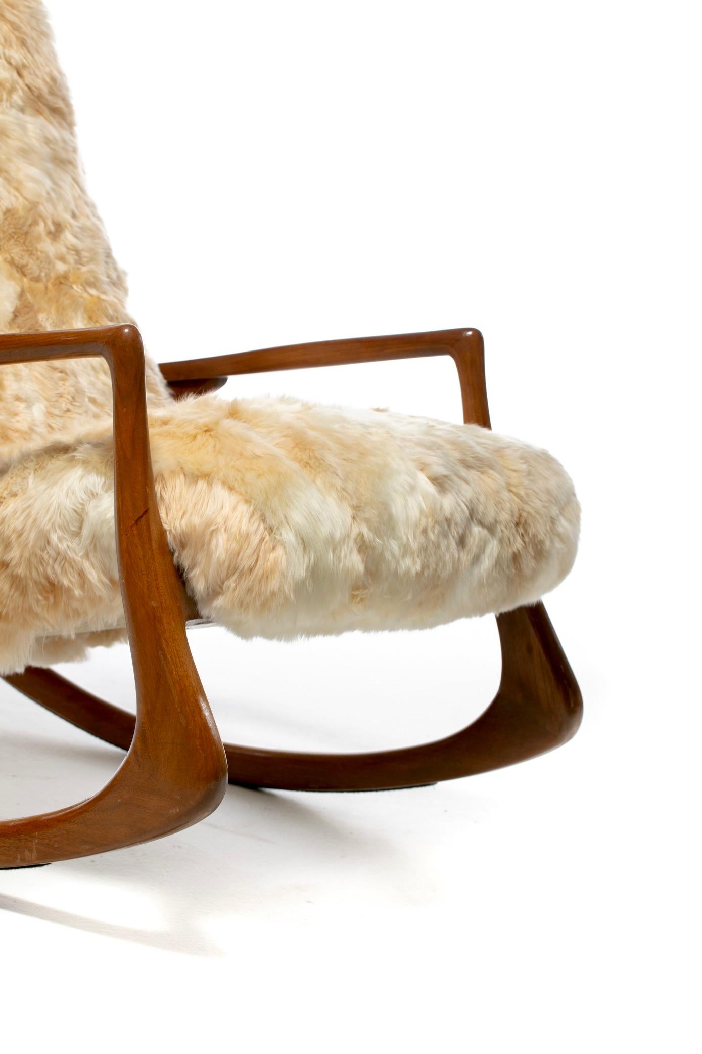 Vladimir Kagan Rocking Chair Upholstered in Champagne Ivory Peruvian Alpaca For Sale 3