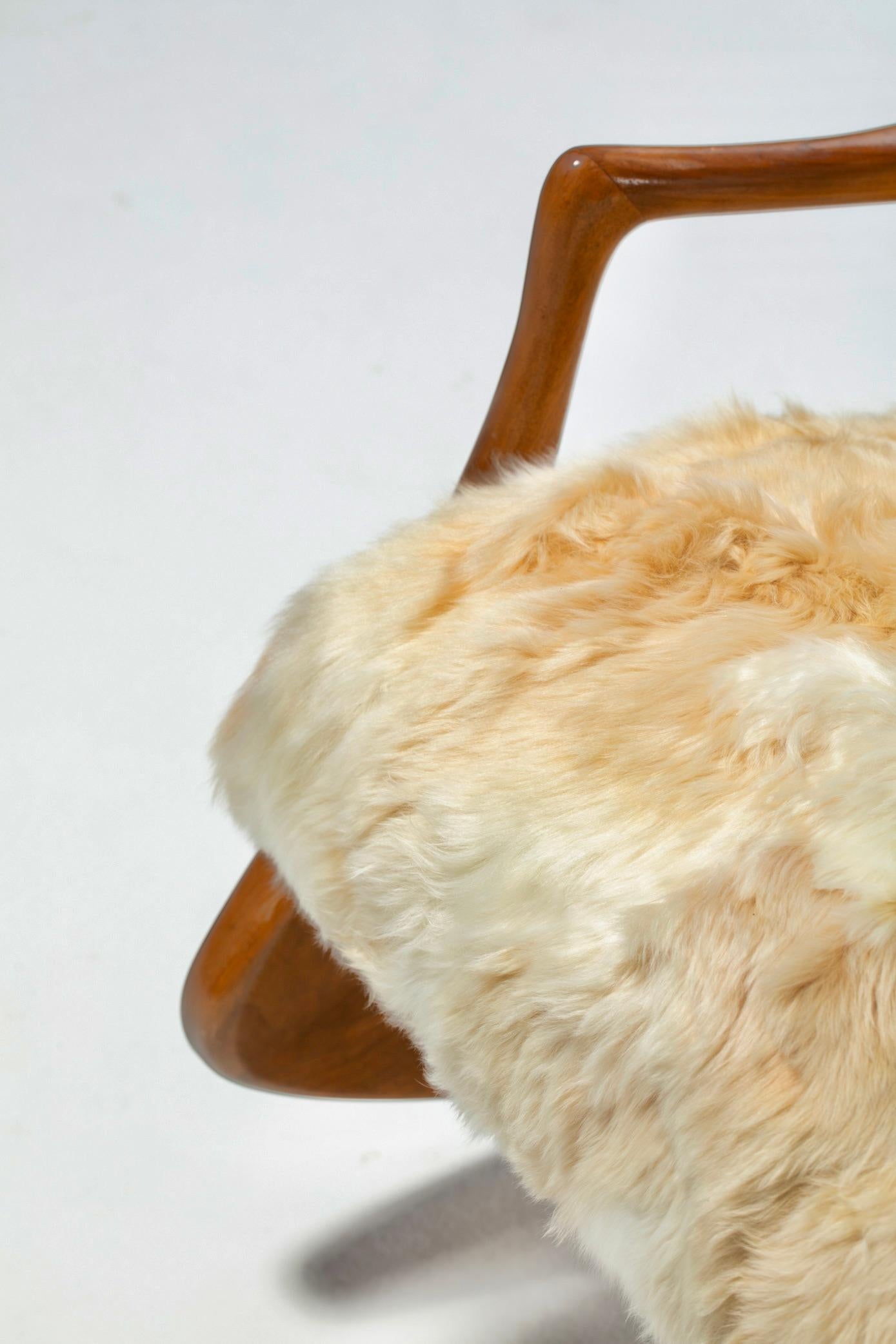 Chaise à bascule Vladimir Kagan tapissée d'alpaga péruvienne ivoire champagne en vente 7