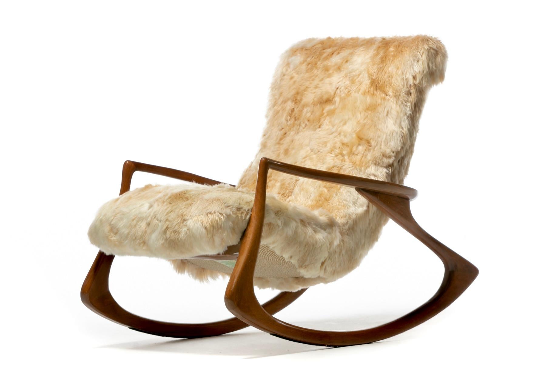 Mid-Century Modern Vladimir Kagan Rocking Chair Upholstered in Champagne Ivory Peruvian Alpaca For Sale