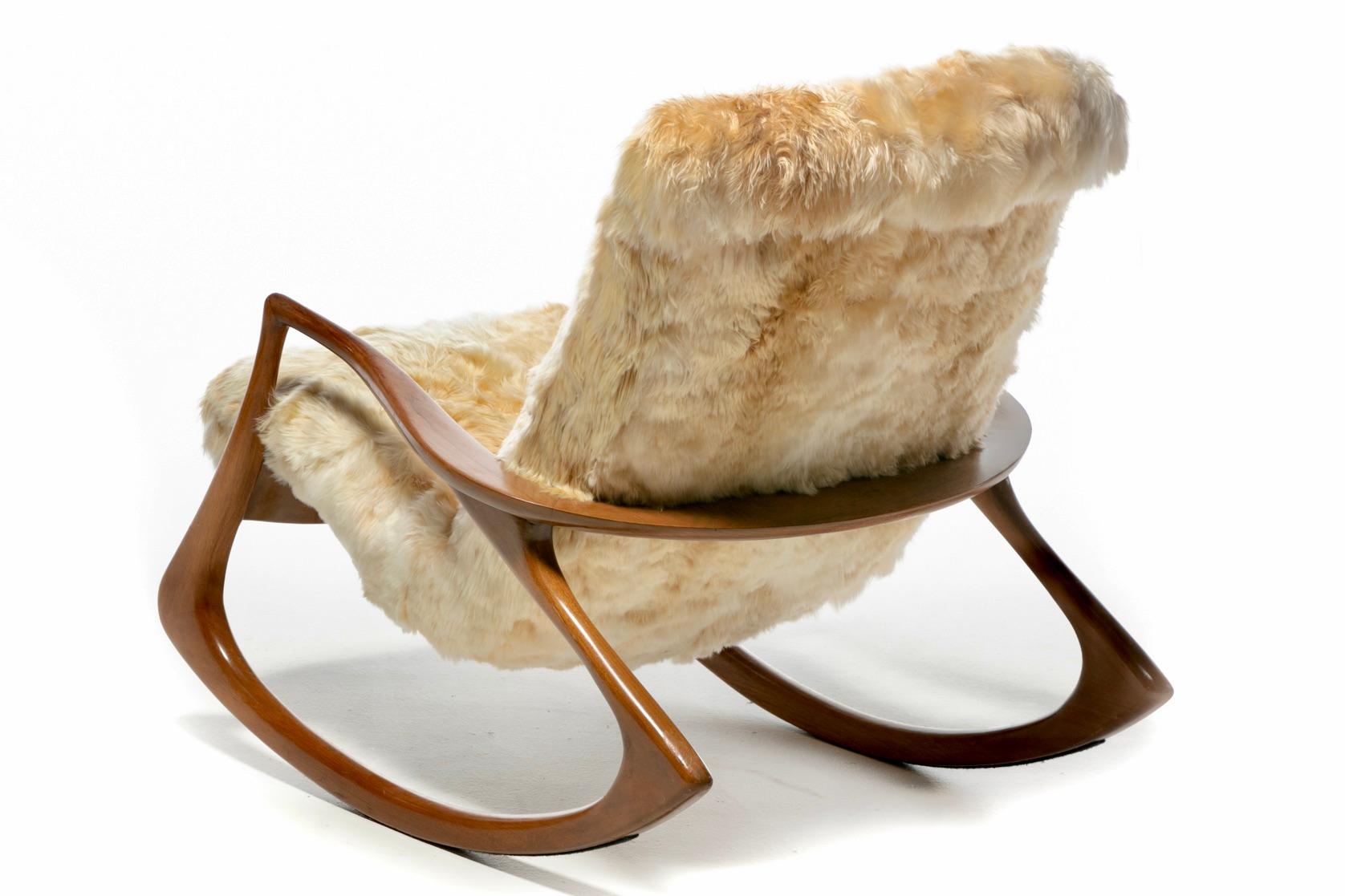 Vladimir Kagan Rocking Chair Upholstered in Champagne Ivory Peruvian Alpaca In Good Condition For Sale In Saint Louis, MO