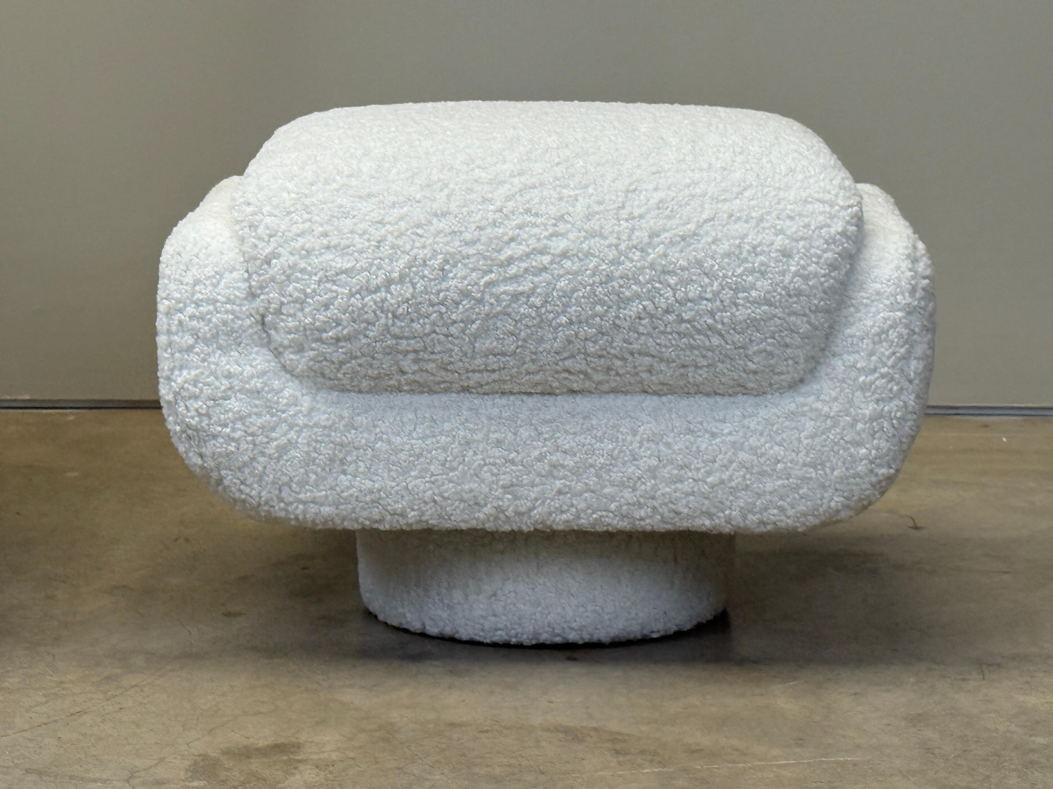 Fauteuil pivotant à bascule et ottoman de Vladimir Kagan en vente 9