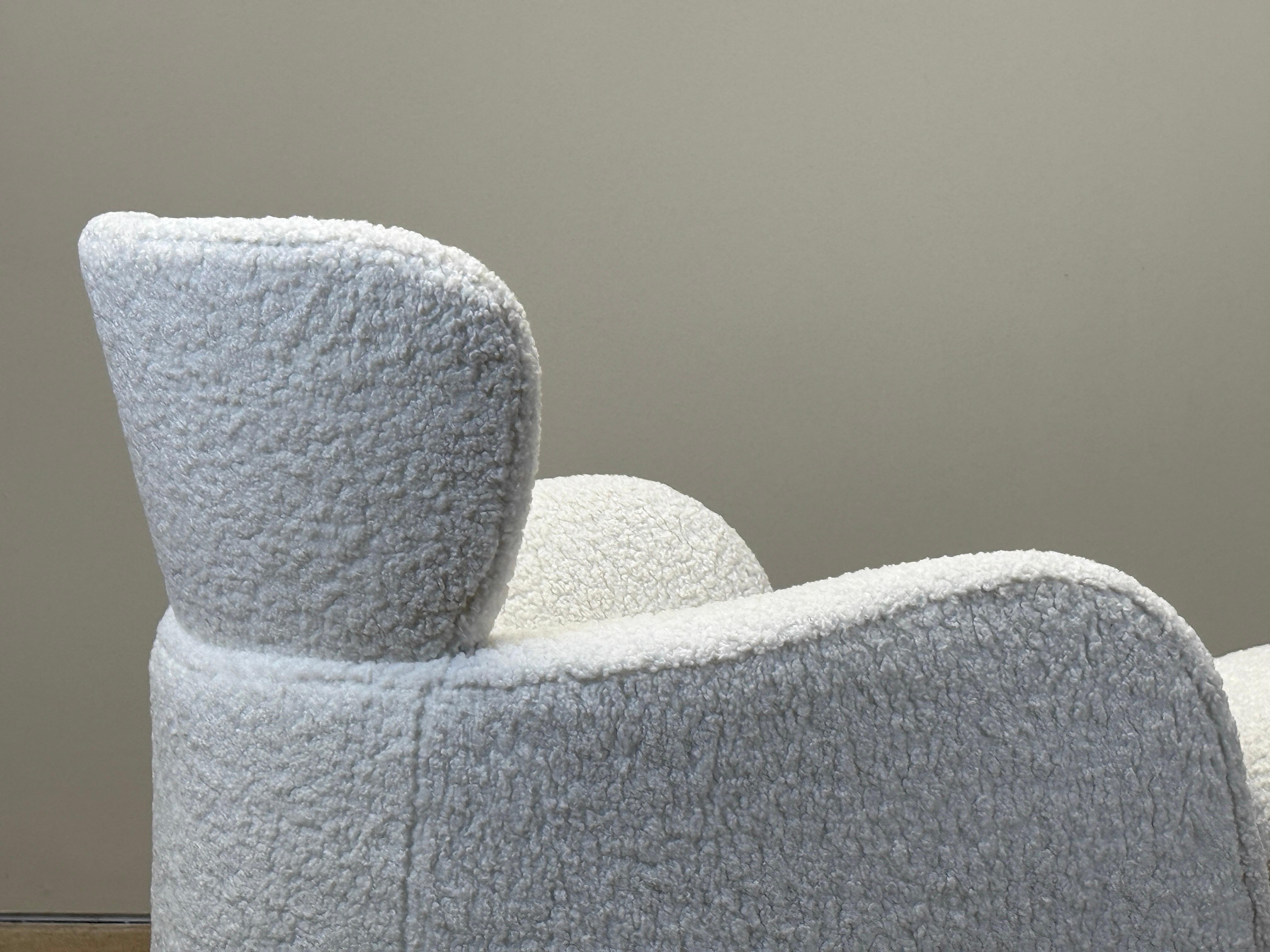 Bouclé Fauteuil pivotant à bascule et ottoman de Vladimir Kagan en vente