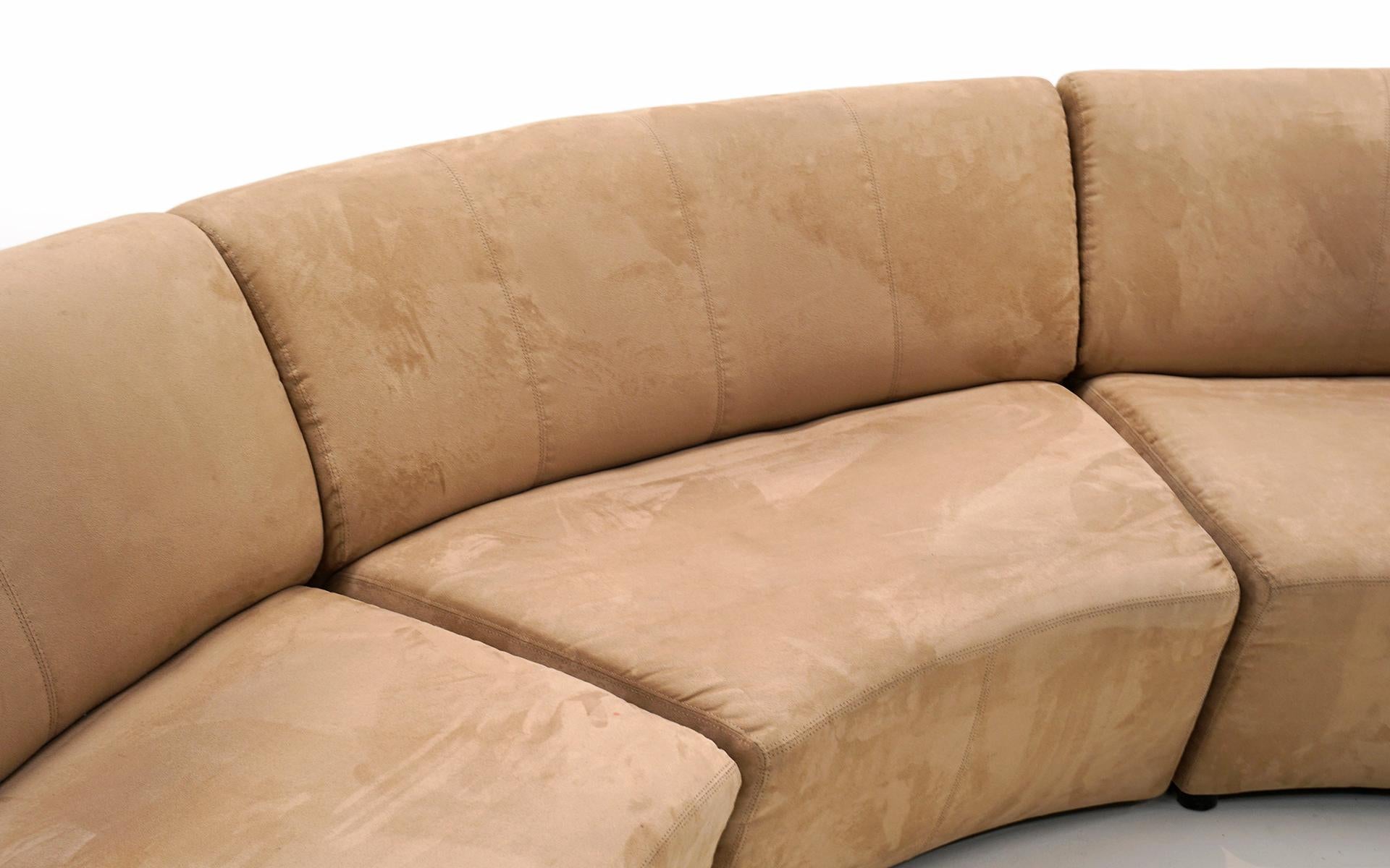 Vladimir Kagan Sectional Serpentine Cloud Sofa for Weiman. Tan Suede. In Good Condition In Kansas City, MO
