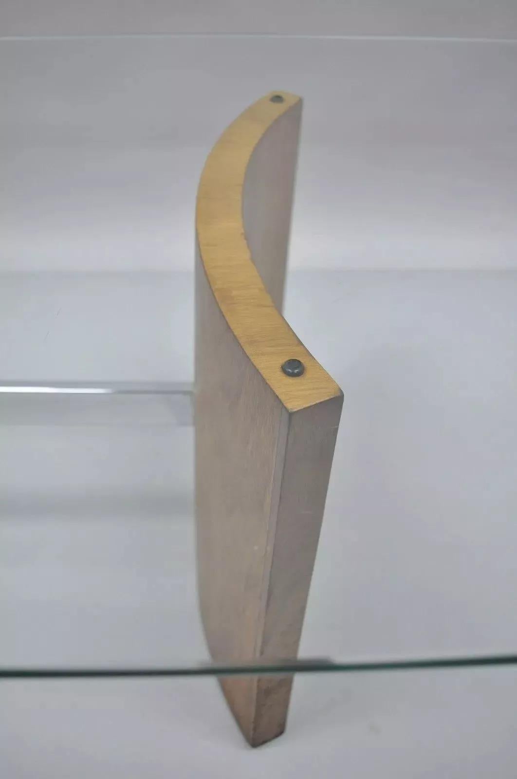 Table basse danoise moderne à hélice en noyer et verre chromé Vladimir Kagan Selig Bon état - En vente à Philadelphia, PA