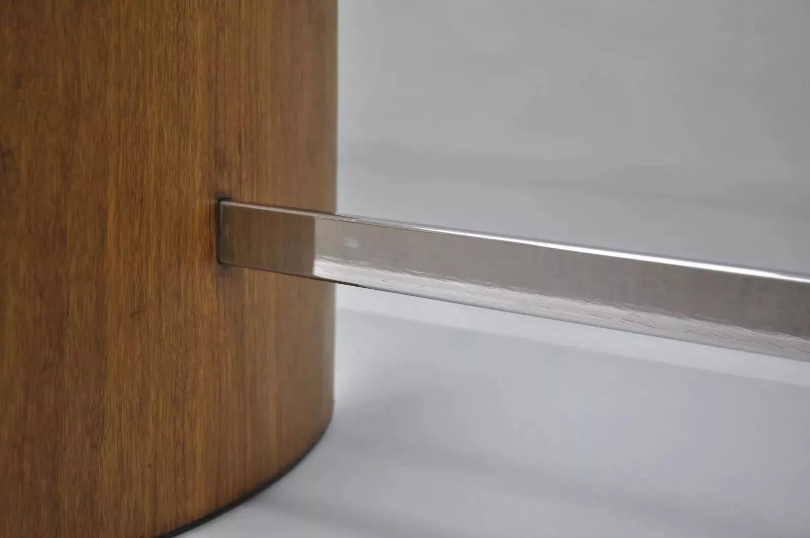 Verre Table basse danoise moderne à hélice en noyer et verre chromé Vladimir Kagan Selig en vente