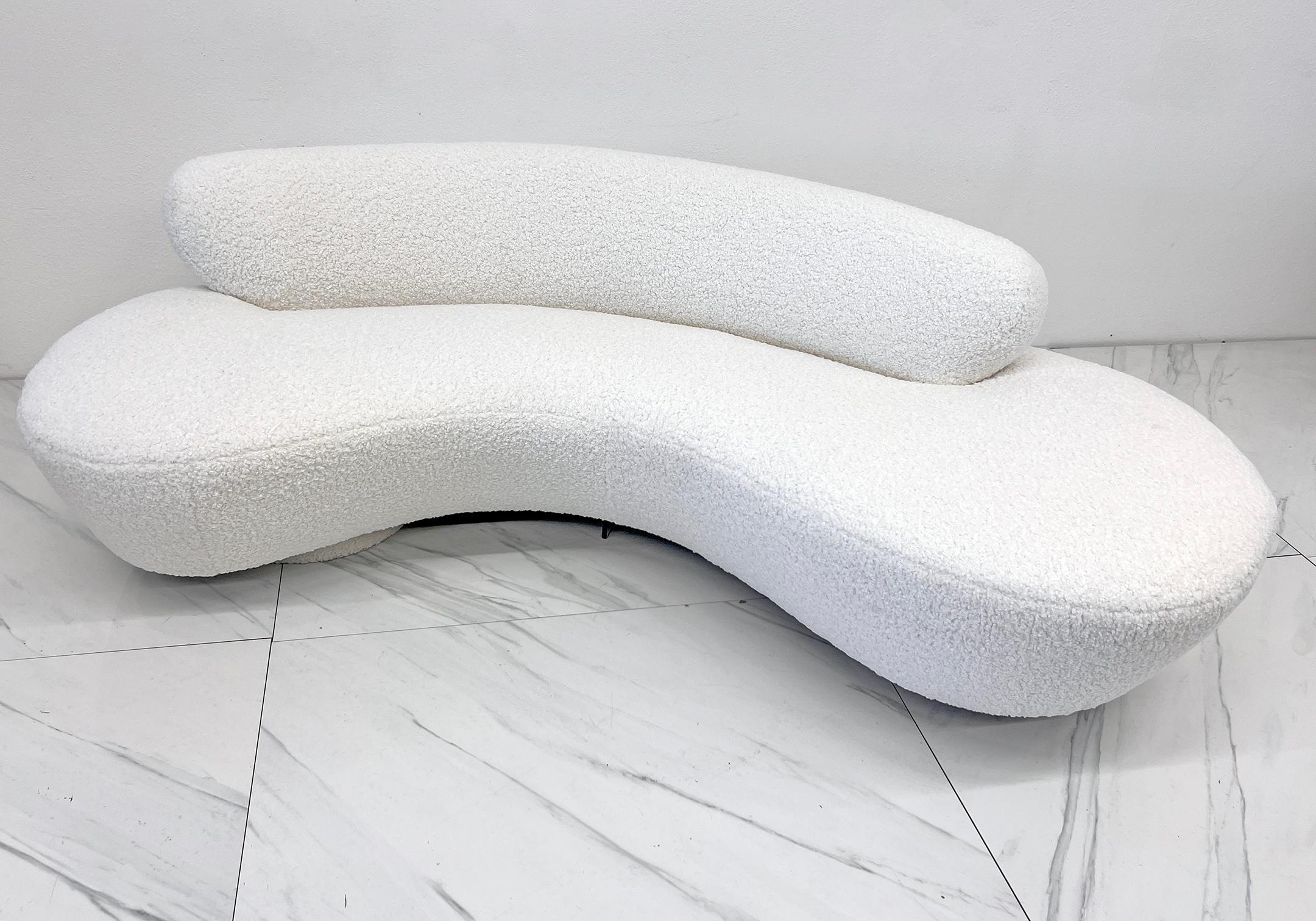 Vladimir Kagan Serpentine Cloud Sofa for Directional in Heavy Ivory Boucle For Sale 3