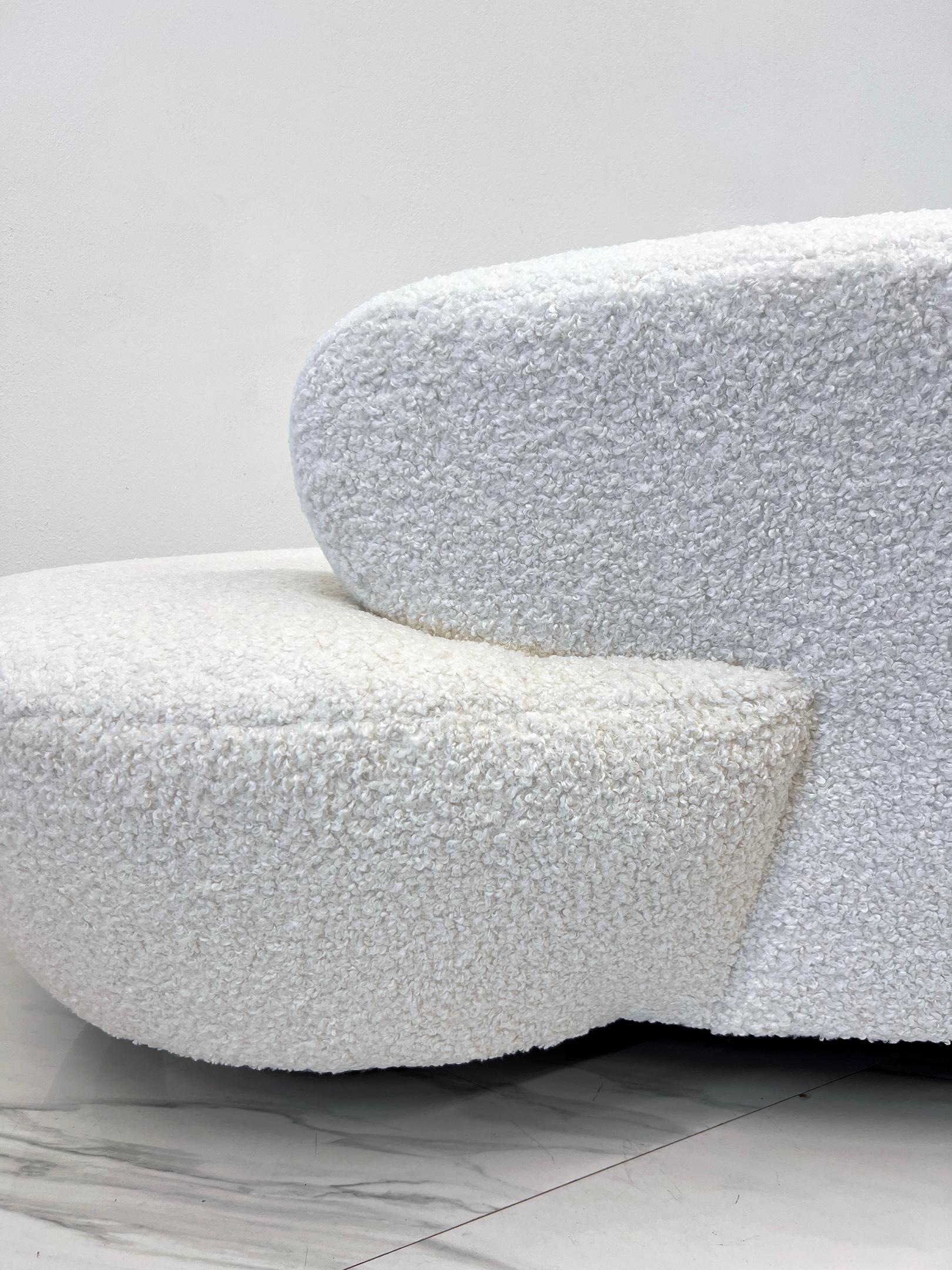 American Vladimir Kagan Serpentine Cloud Sofa for Directional in Heavy Ivory Boucle For Sale