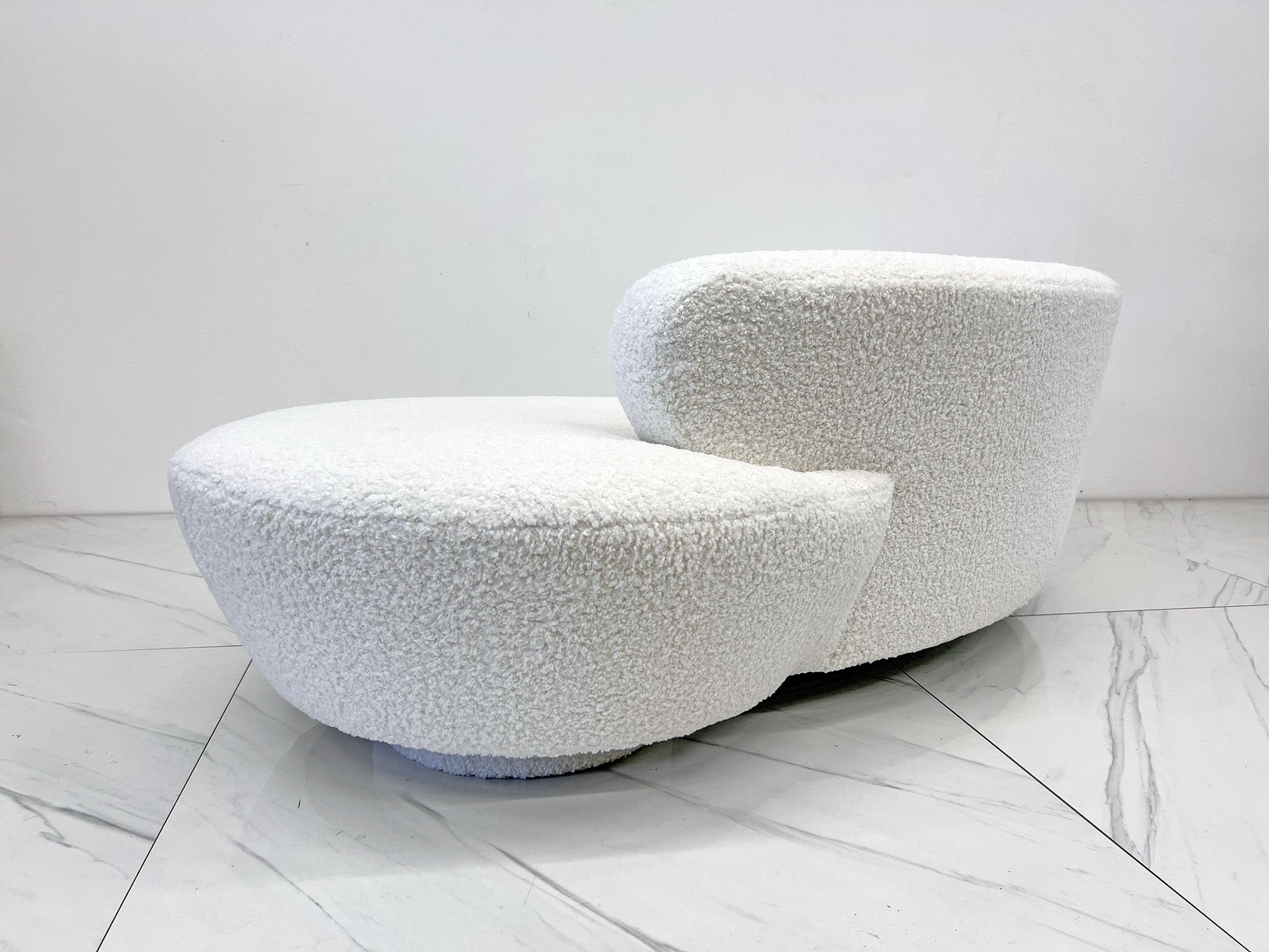 Late 20th Century Vladimir Kagan Serpentine Cloud Sofa for Directional in Heavy Ivory Boucle For Sale