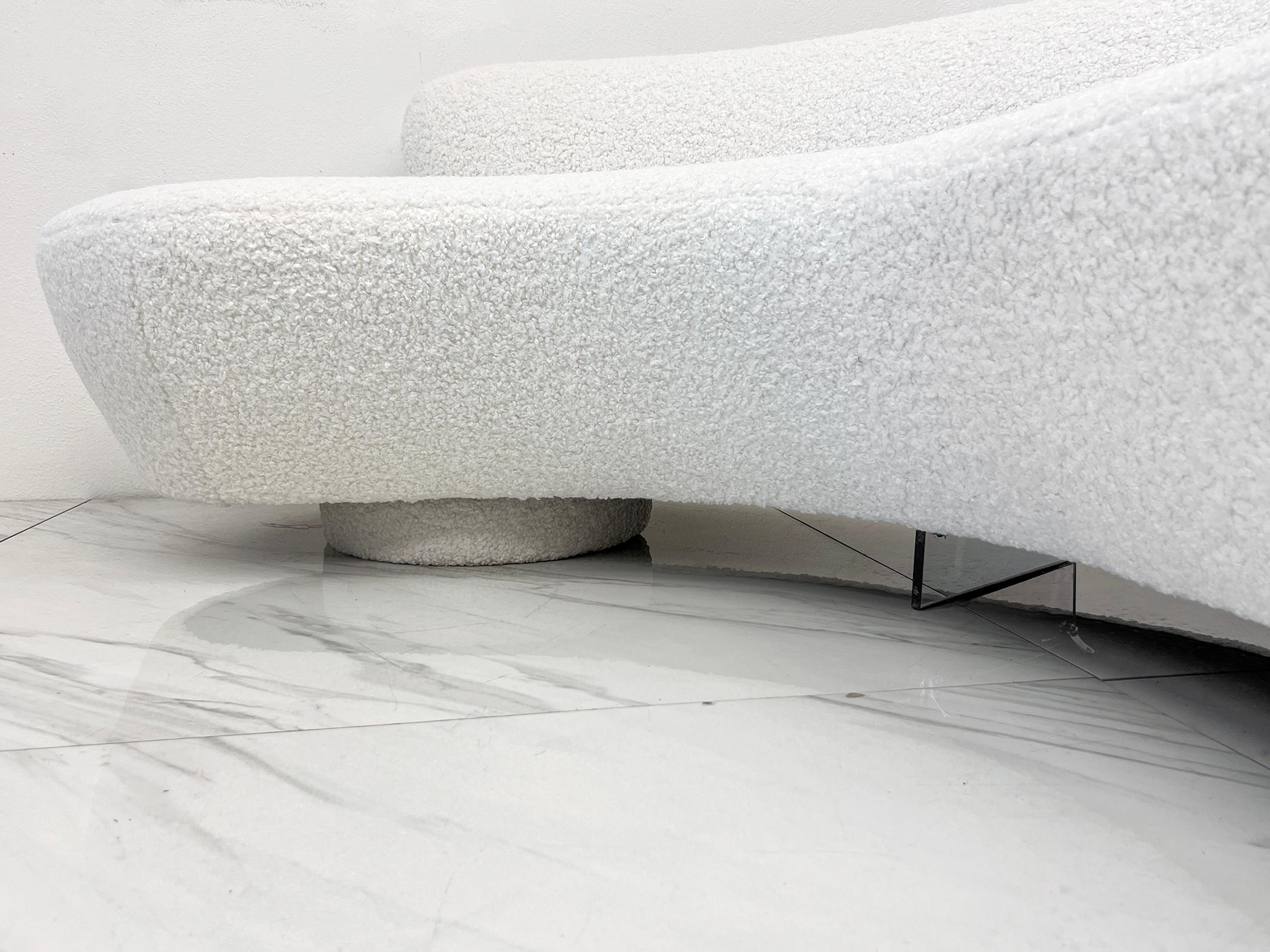 Bouclé Vladimir Kagan Serpentine Cloud Sofa for Directional in Heavy Ivory Boucle For Sale
