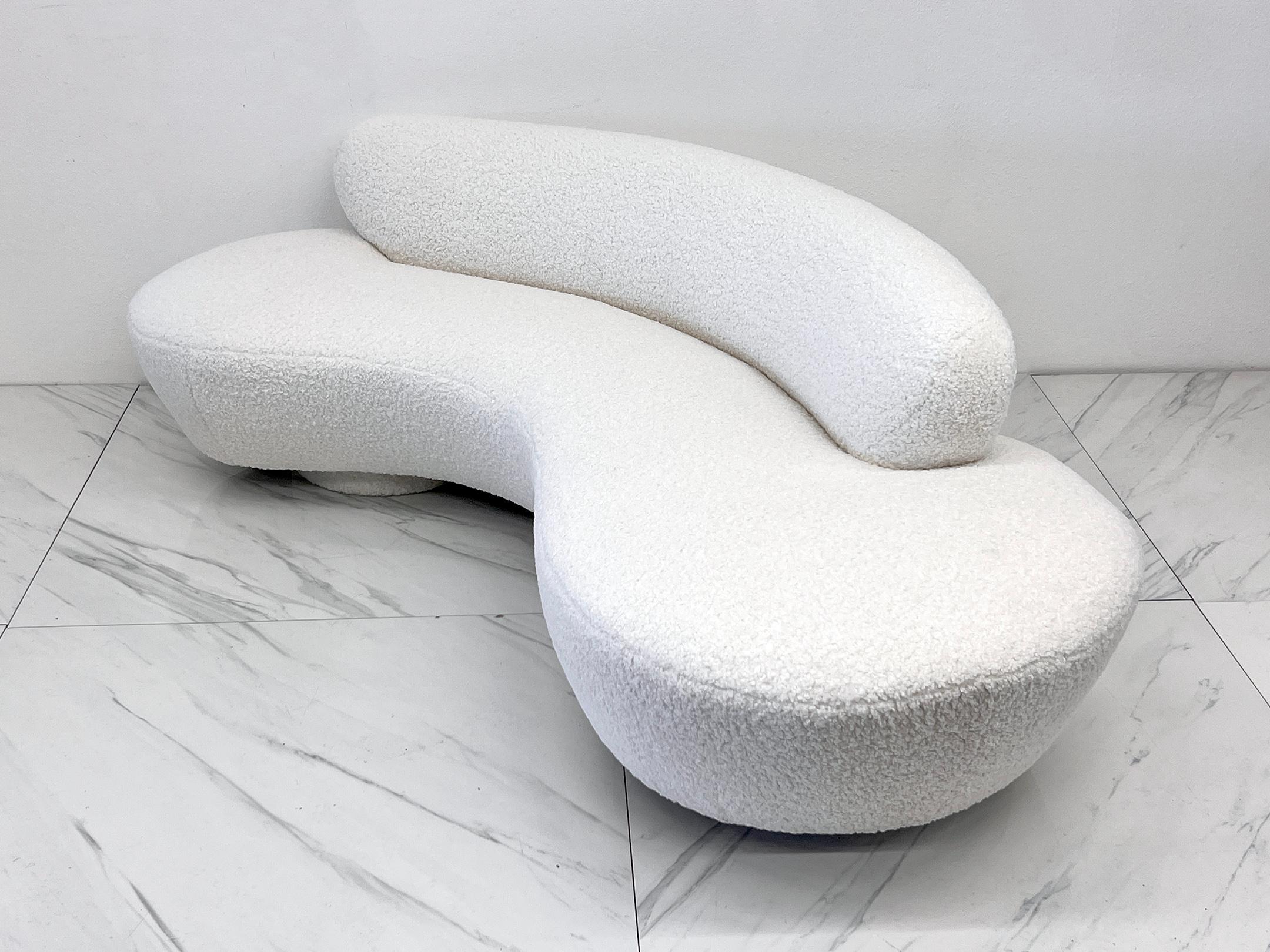 Vladimir Kagan Serpentine Cloud Sofa for Directional in Heavy Ivory Boucle For Sale 2