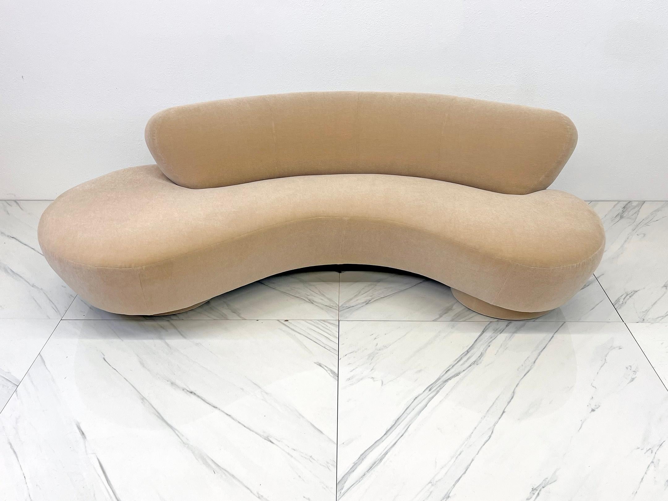 
Step into the realm of luxury and design with this iconic Vladimir Kagan Cloud Sofa! Crafted with the finesse of a sculptor, this masterpiece is not just a piece of furniture; it's an experience. Picture yourself lounging on a cloud, quite
