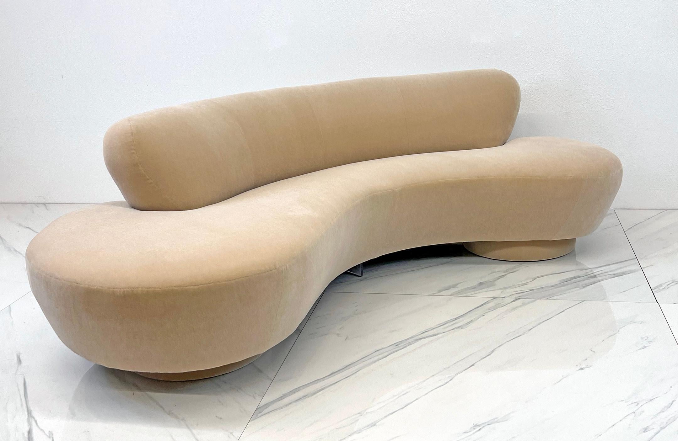 Late 20th Century Vladimir Kagan Serpentine Cloud Sofa for Directional in Tan Mohair