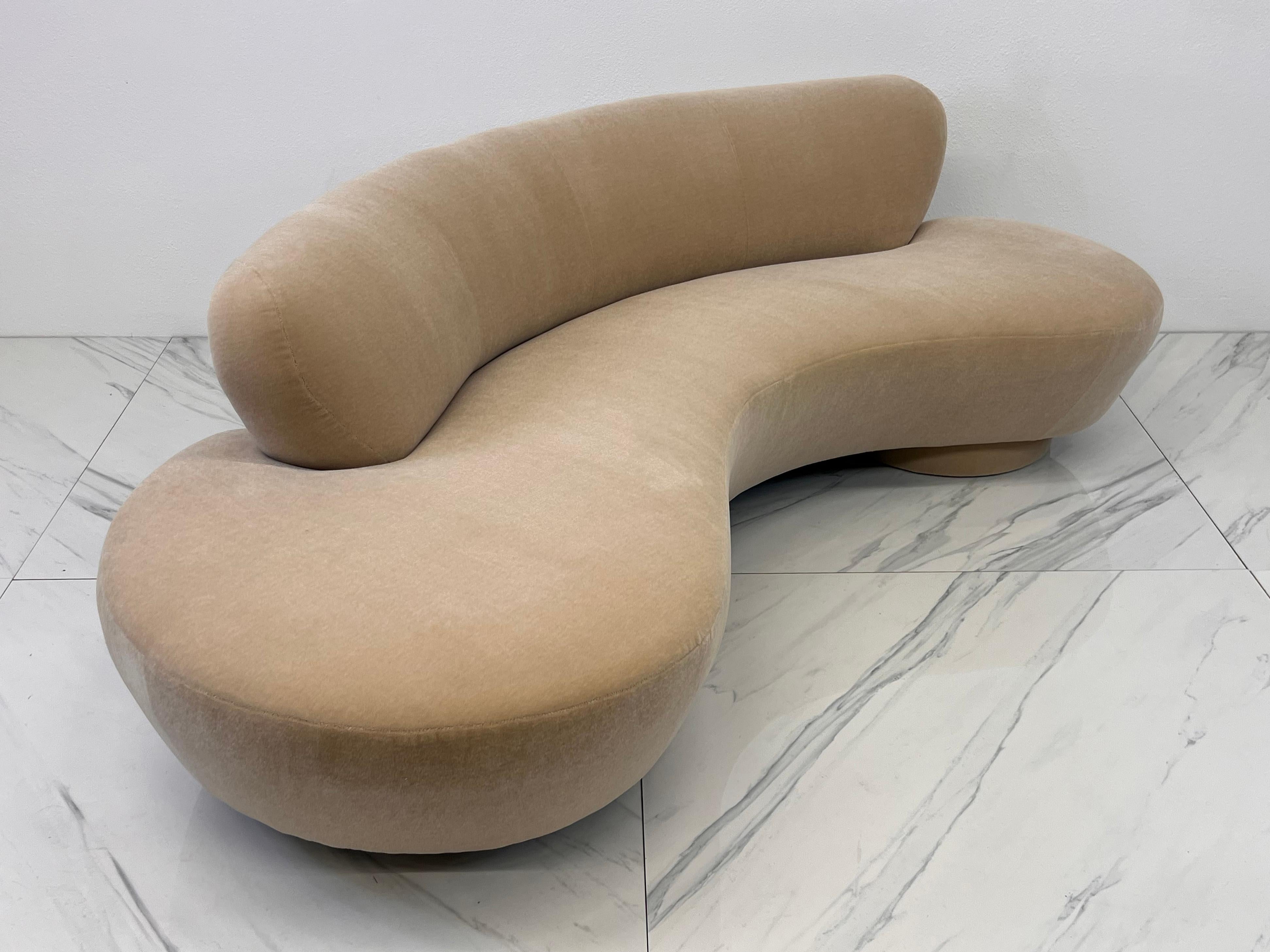 Vladimir Kagan Serpentine Cloud Sofa for Directional in Tan Mohair For Sale 1