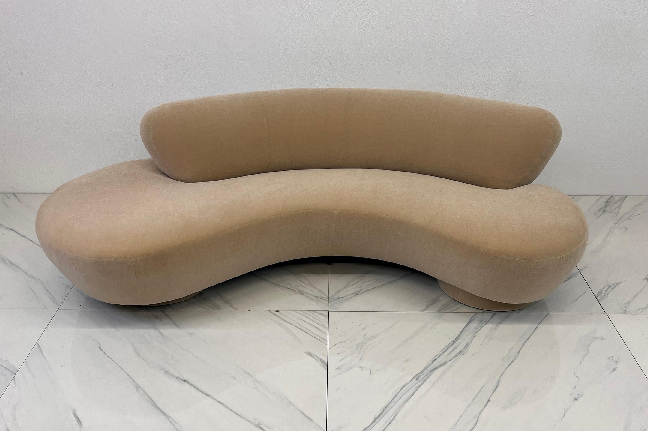 Vladimir Kagan Serpentine Cloud Sofa for Directional in Tan Mohair For Sale 2