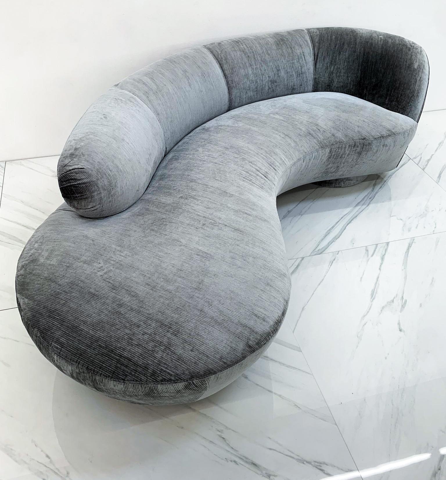 American Vladimir Kagan Serpentine Cloud Sofa in Grey Chenille, 1990's