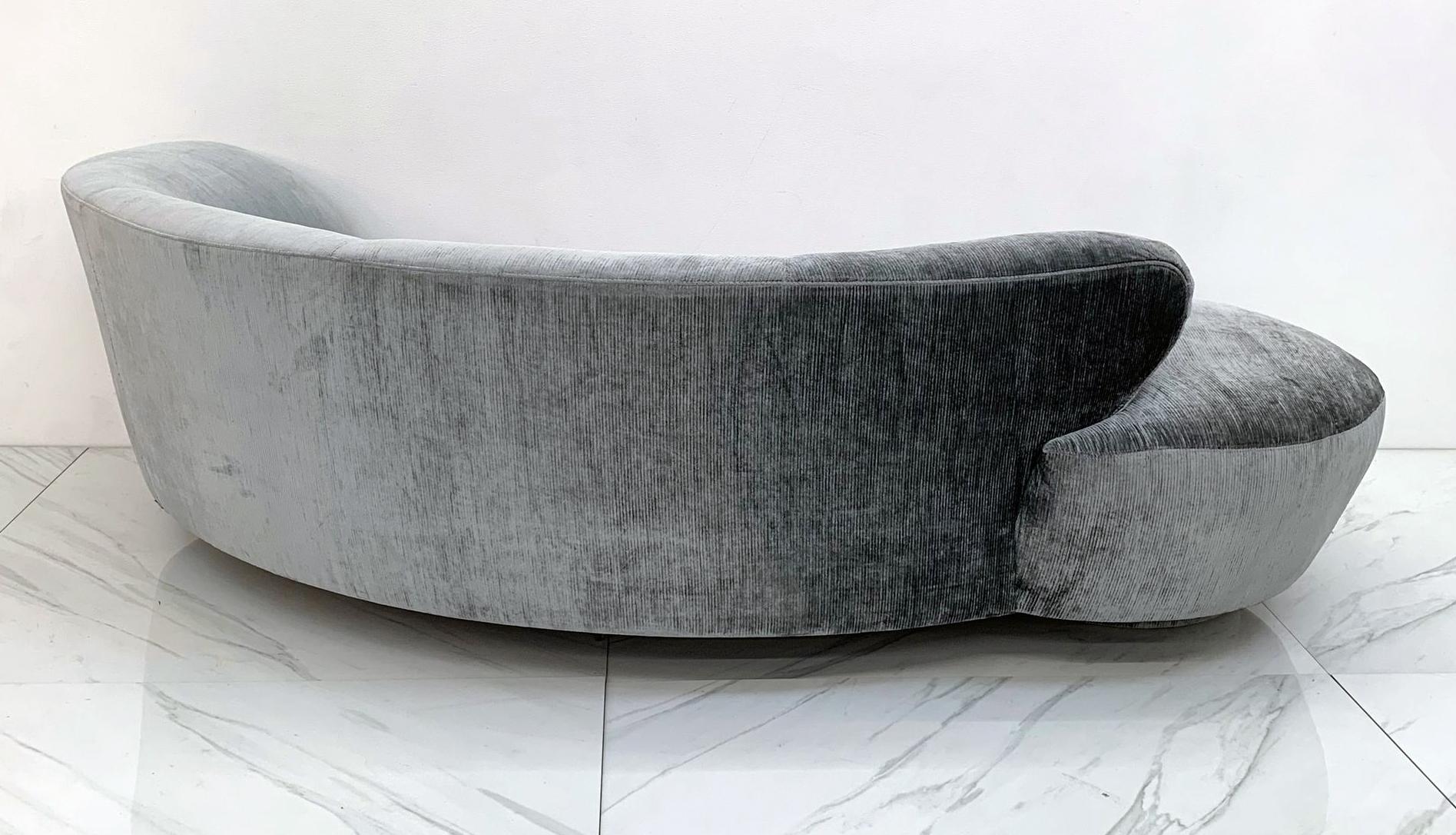 Vladimir Kagan Serpentine Cloud Sofa in Grey Chenille, 1990's 2