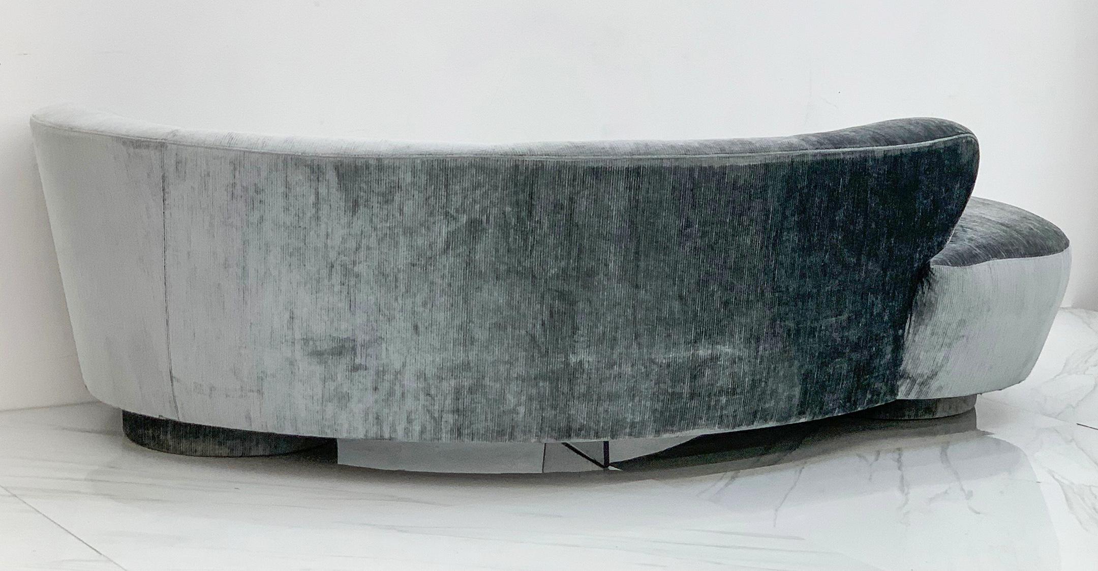 Vladimir Kagan Serpentine Cloud Sofa in Grey Chenille, 1990's 3