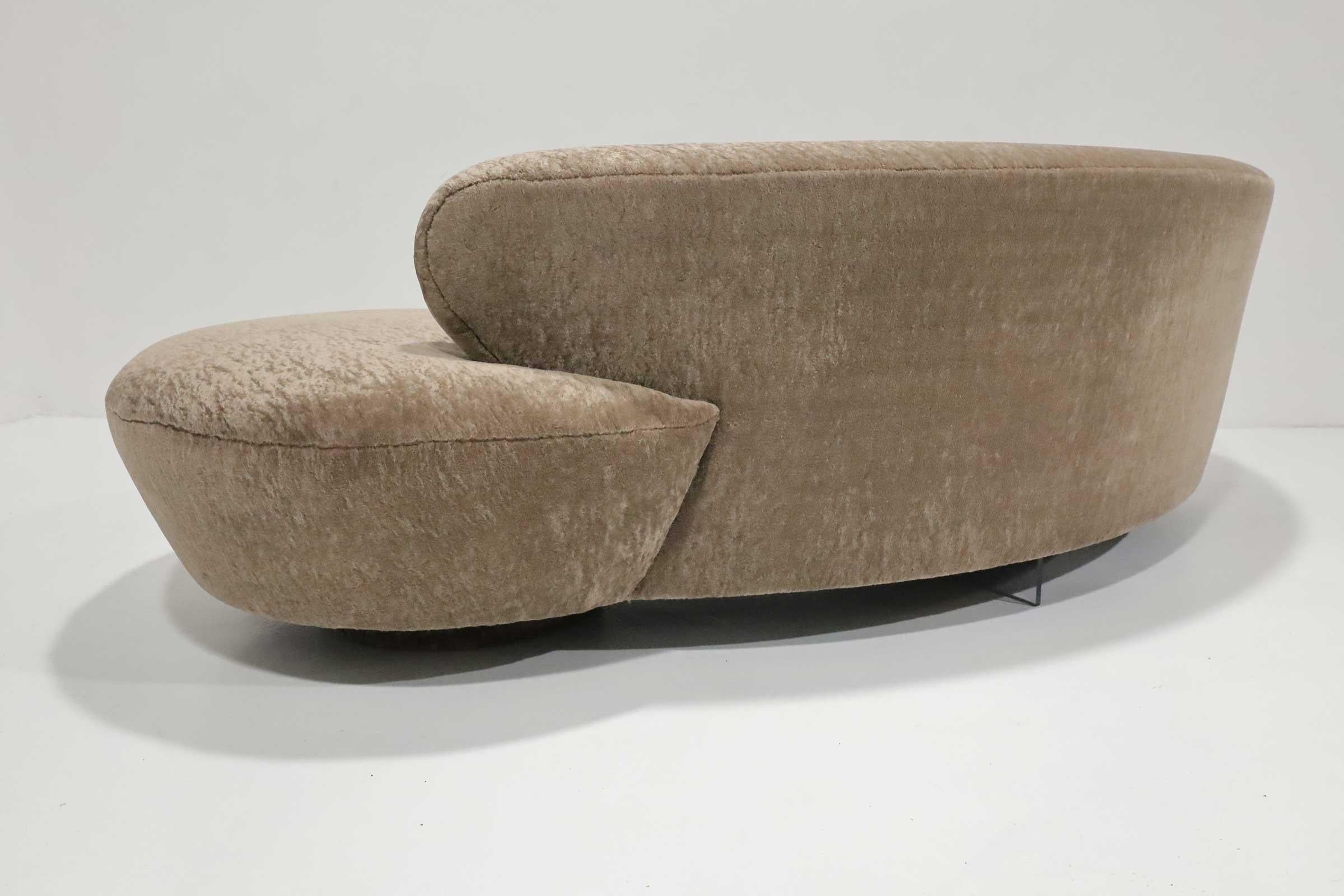 20th Century Vladimir Kagan Serpentine Cloud Sofa in Holly Hunt Smokey Flaxen