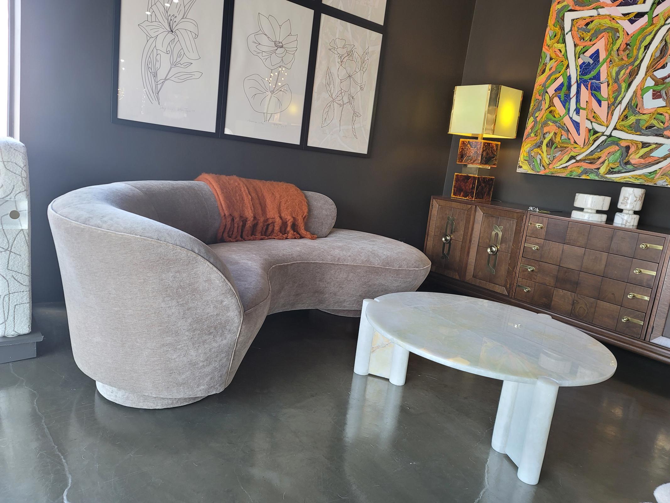 Vladimir Kagan Serpentine Cloud Sofa in Maharam Mushroom Mohair (Moderne der Mitte des Jahrhunderts) im Angebot