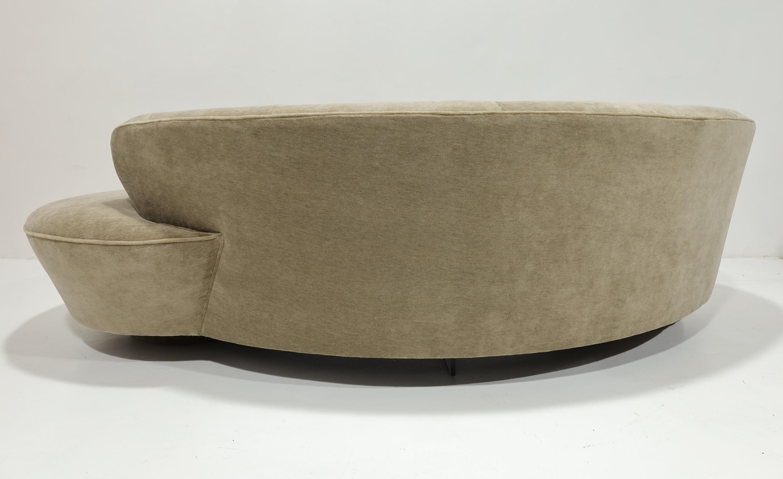 Vladimir Kagan Serpentine Cloud Sofa in Maharam Mushroom Mohair (Lucite) im Angebot