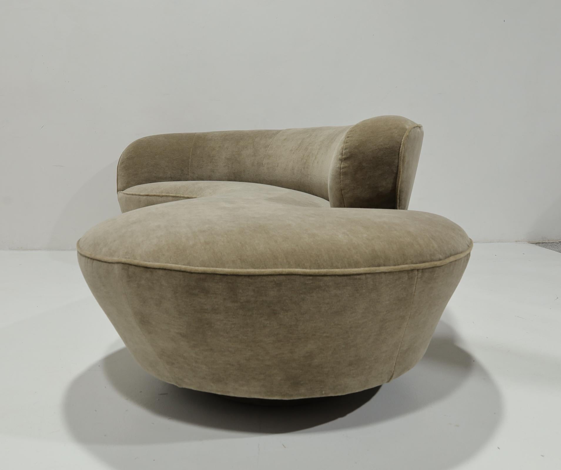 Vladimir Kagan Serpentine Cloud Sofa in Maharam Mushroom Mohair im Angebot 2