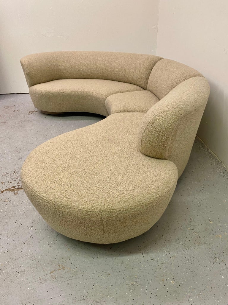 Vladimir Kagan Style Serpentine Sectional Sofa In Good Condition For Sale In Raleigh, NC