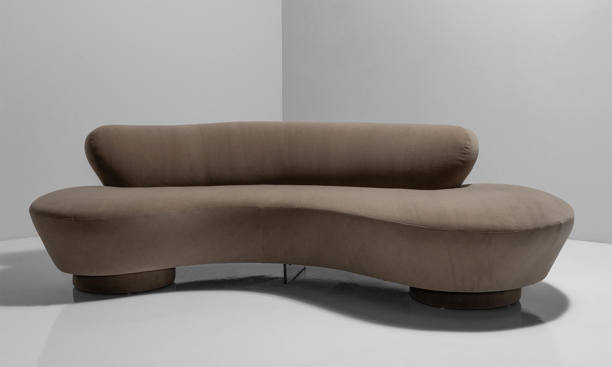 Vladimir Kagan serpentine sofa, America, 21st century.

Newly upholstered in wool velvet. Manufactured by Directional.