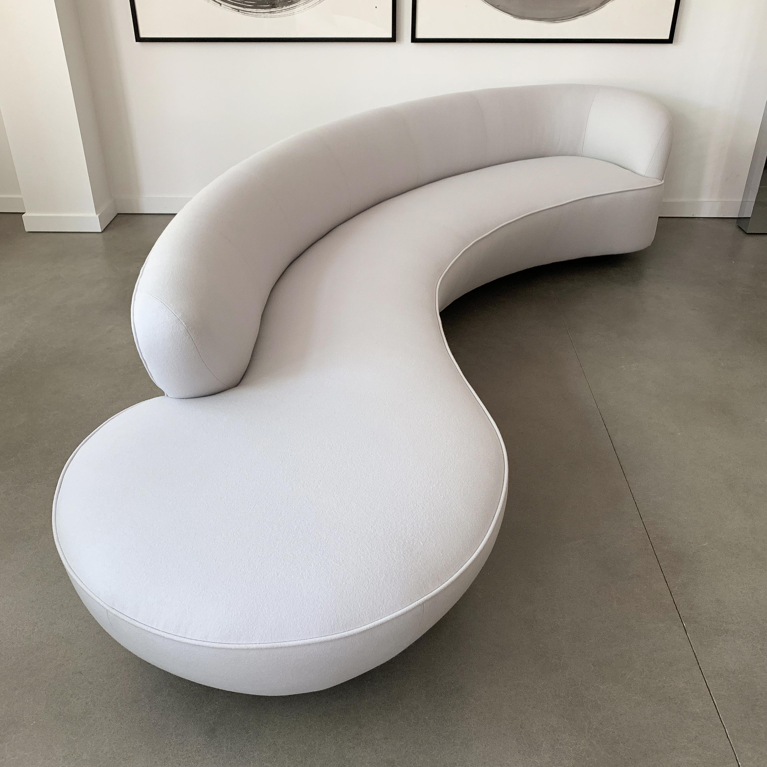 Vladimir Kagan Serpentine Sofa for Directional In Excellent Condition In Chicago, IL