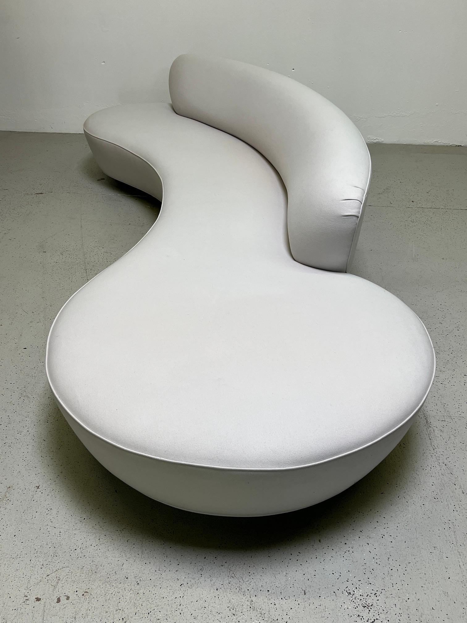 Vladimir Kagan Serpentine Sofa  For Sale 3