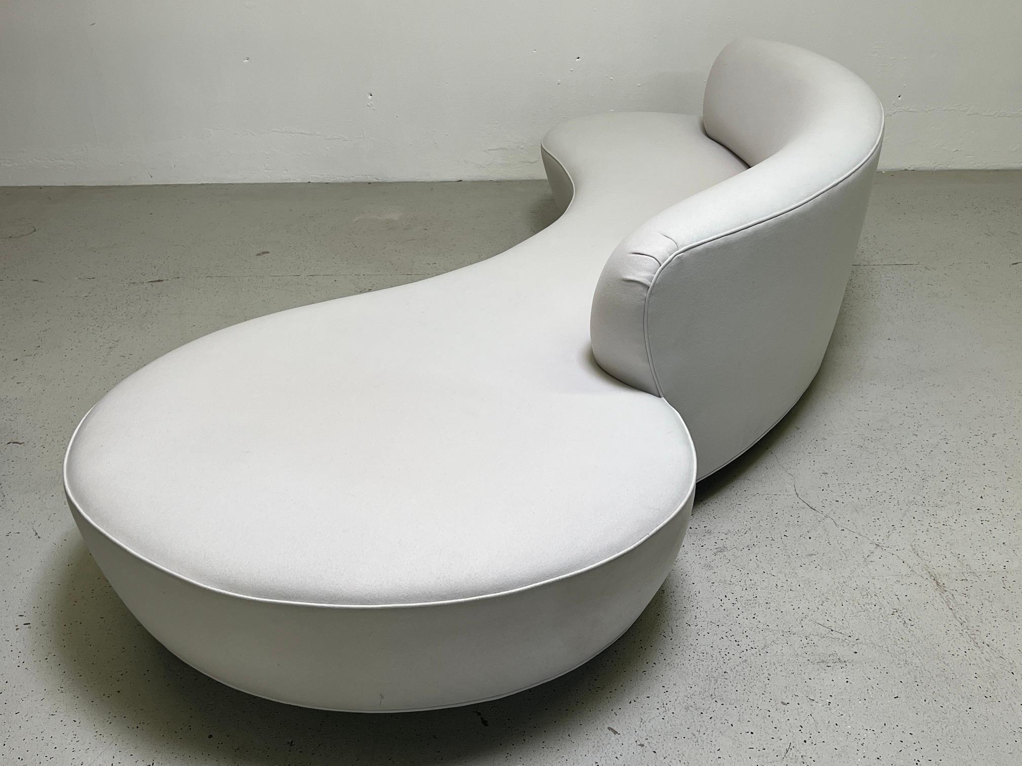 Vladimir Kagan Serpentine Sofa  For Sale 6