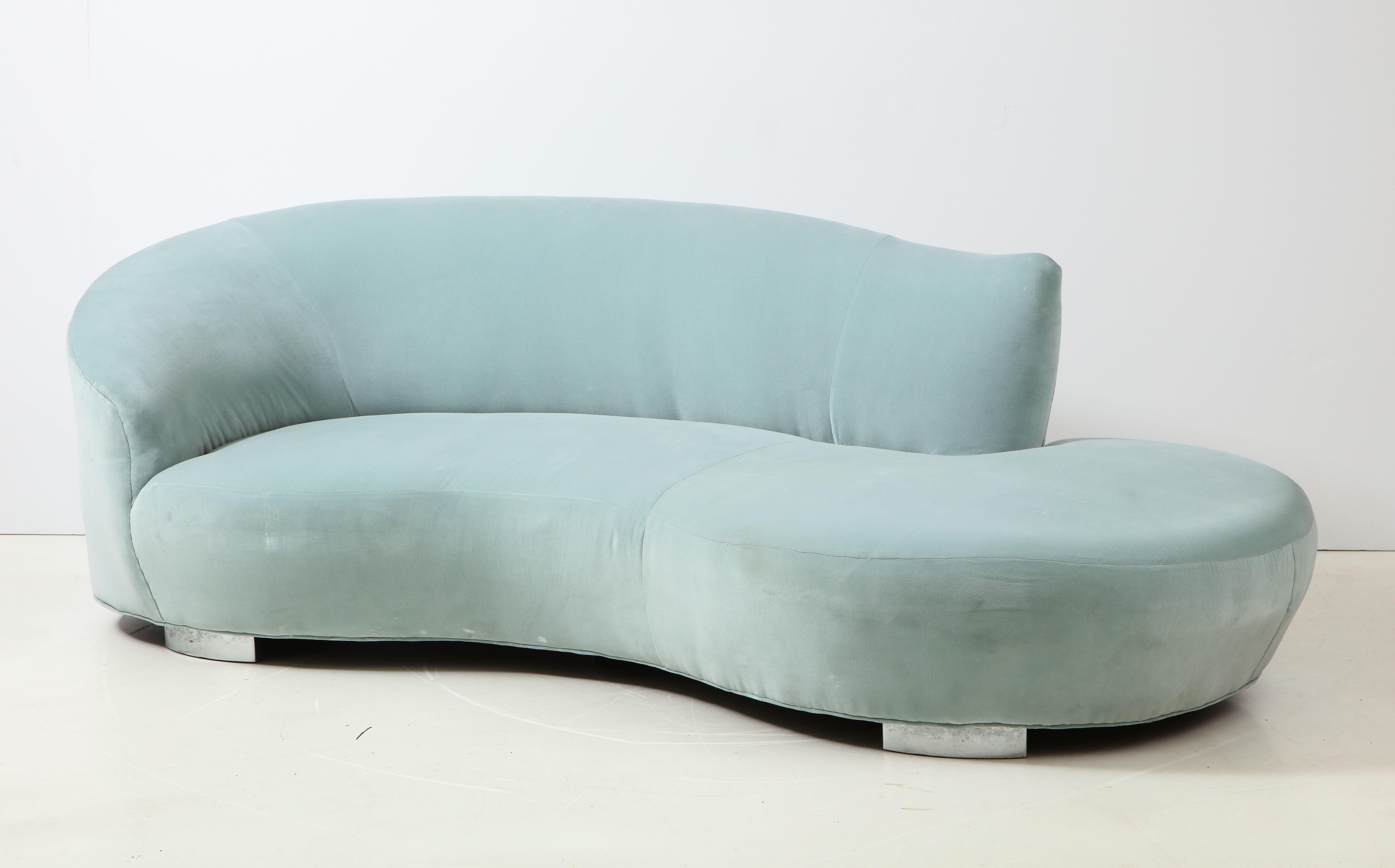 Serpentine Sofa In Excellent Condition In New York, NY