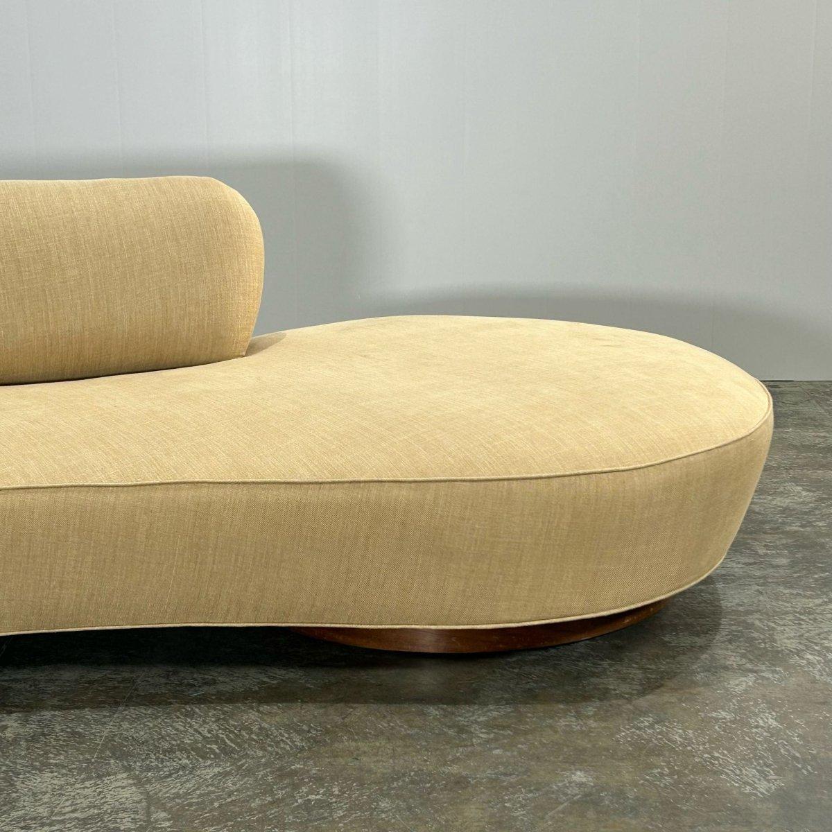 Vladimir Kagan Serpentine Sofa In Good Condition For Sale In Basildon, London