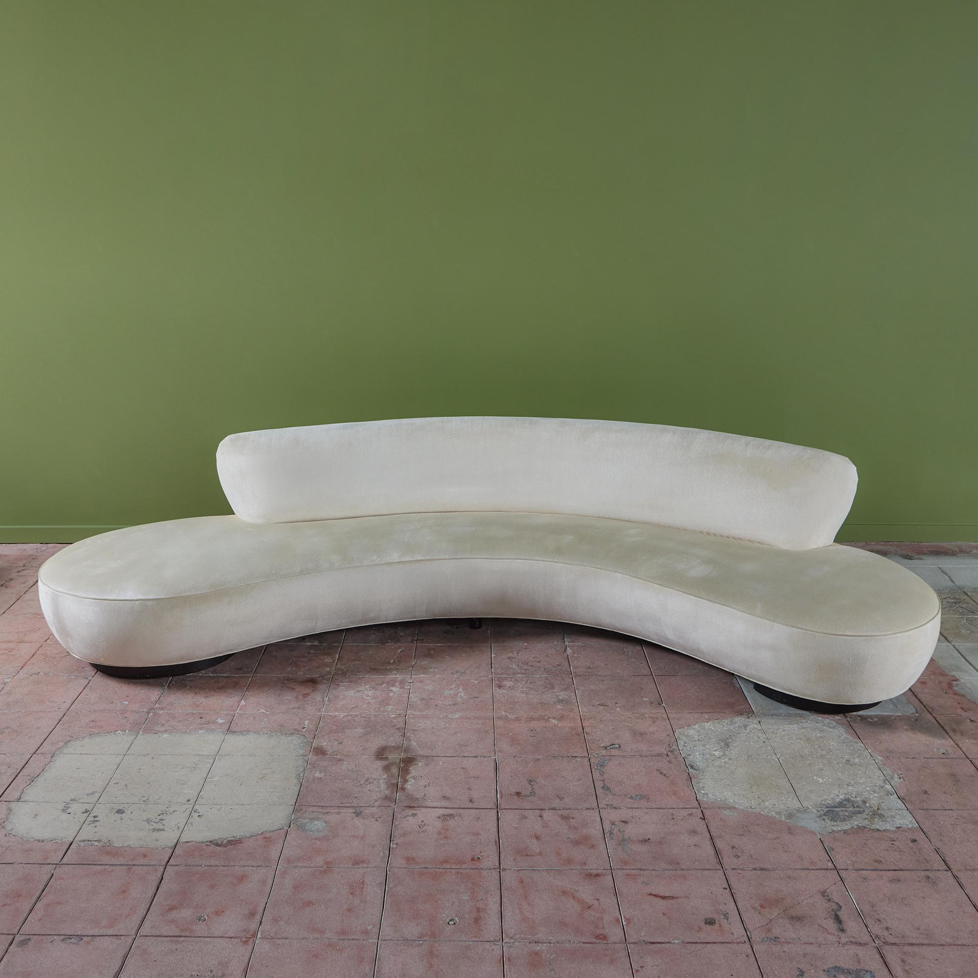 Vladimir Kagan Serpentine Sofa In Excellent Condition For Sale In Los Angeles, CA