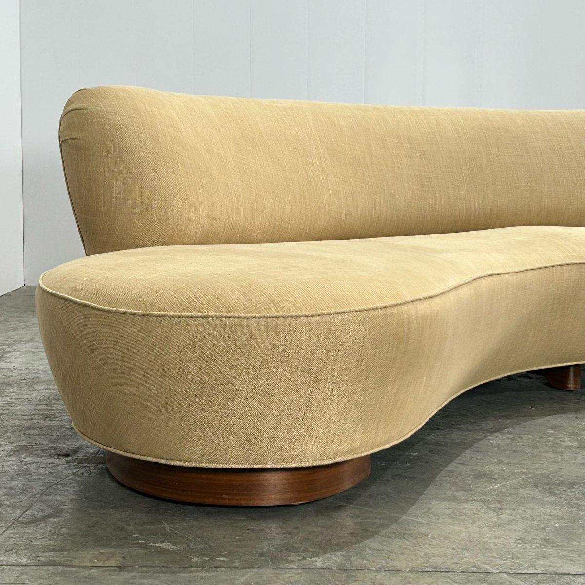 Vladimir Kagan Serpentine Sofa For Sale 1