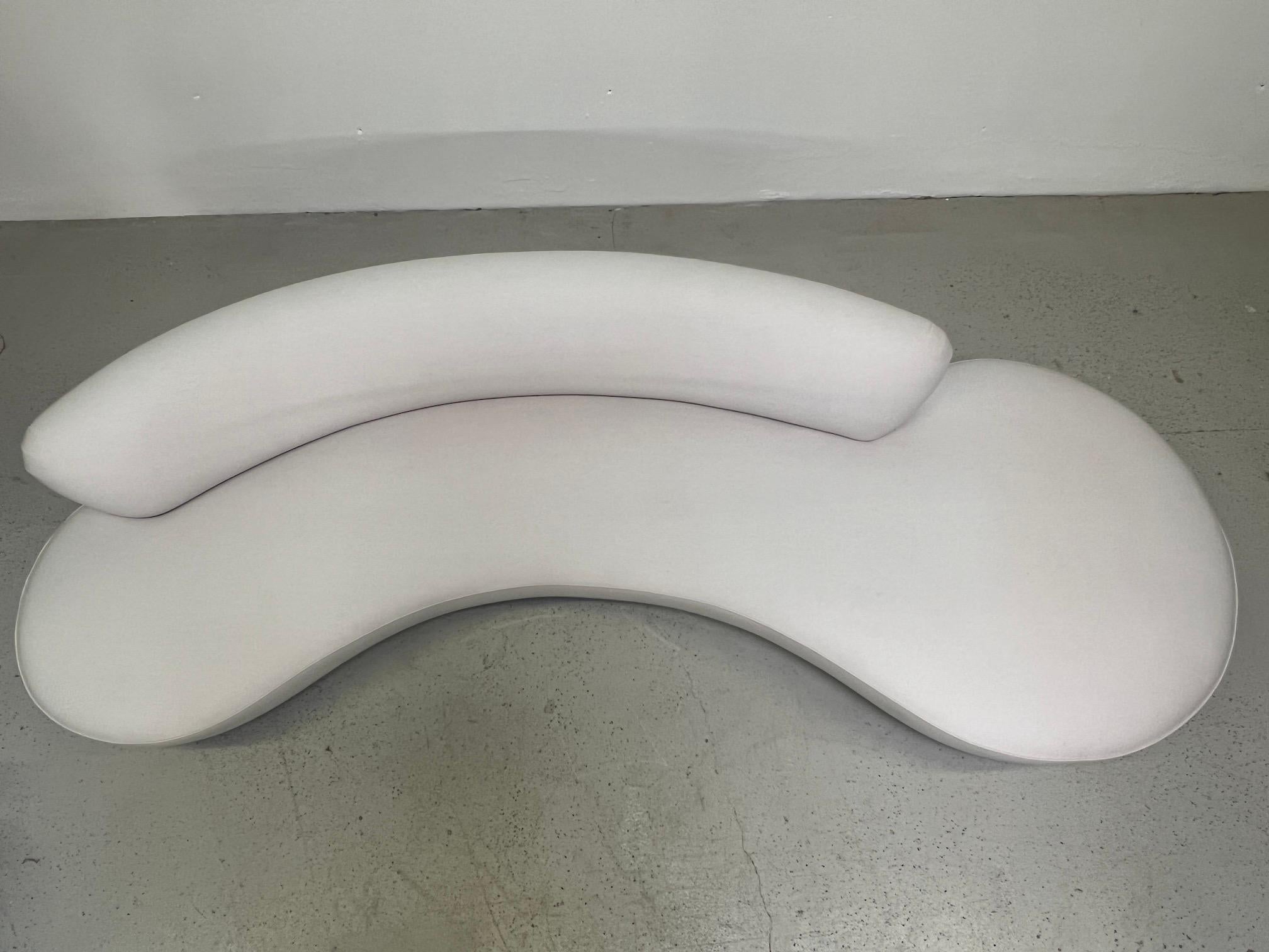 Vladimir Kagan Serpentine Sofa  For Sale 1