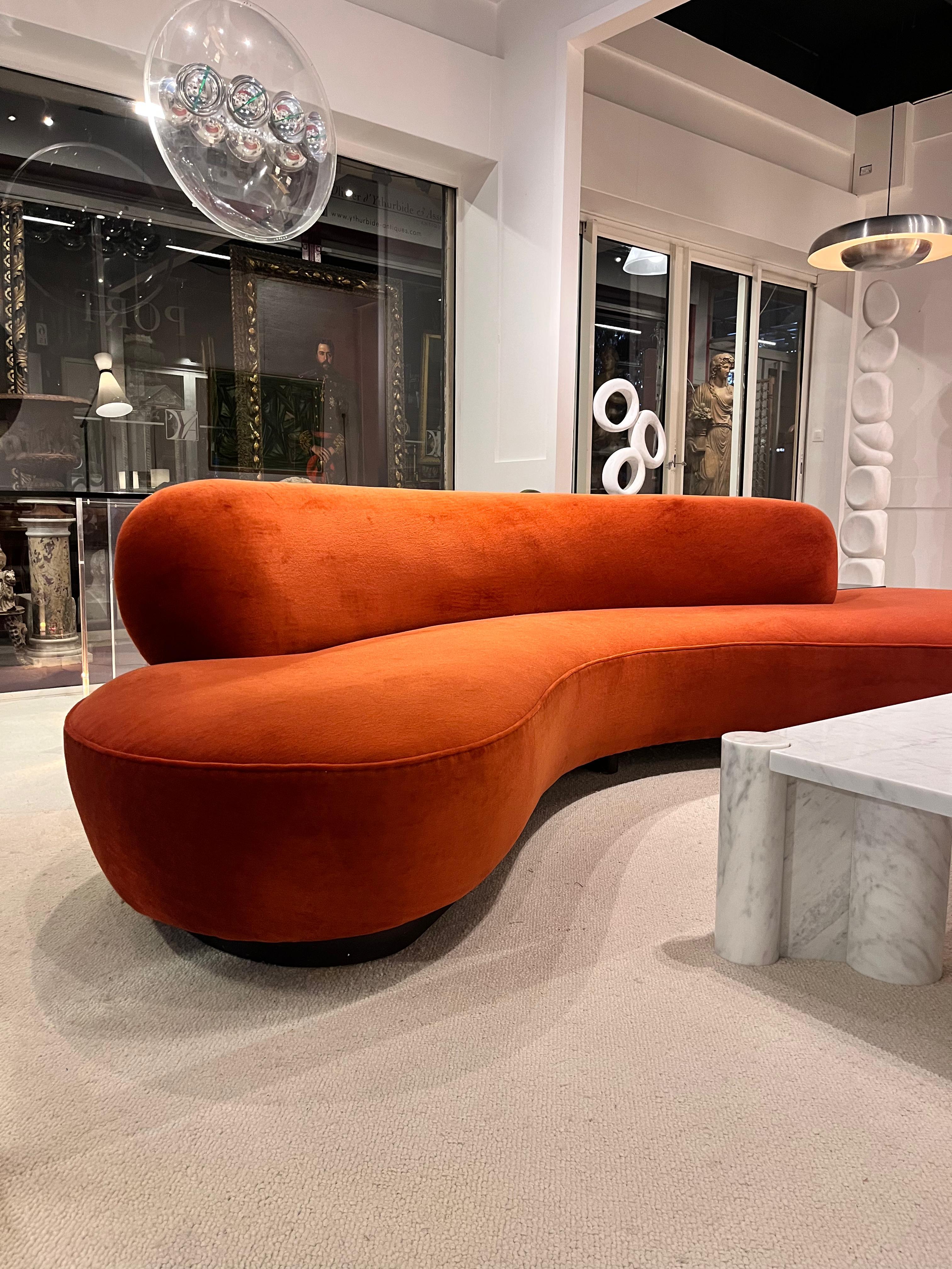Américain Vladimir Kagan “Serpentine” Sofa in Siena Mohair Velvet, USA, circa 1970 en vente
