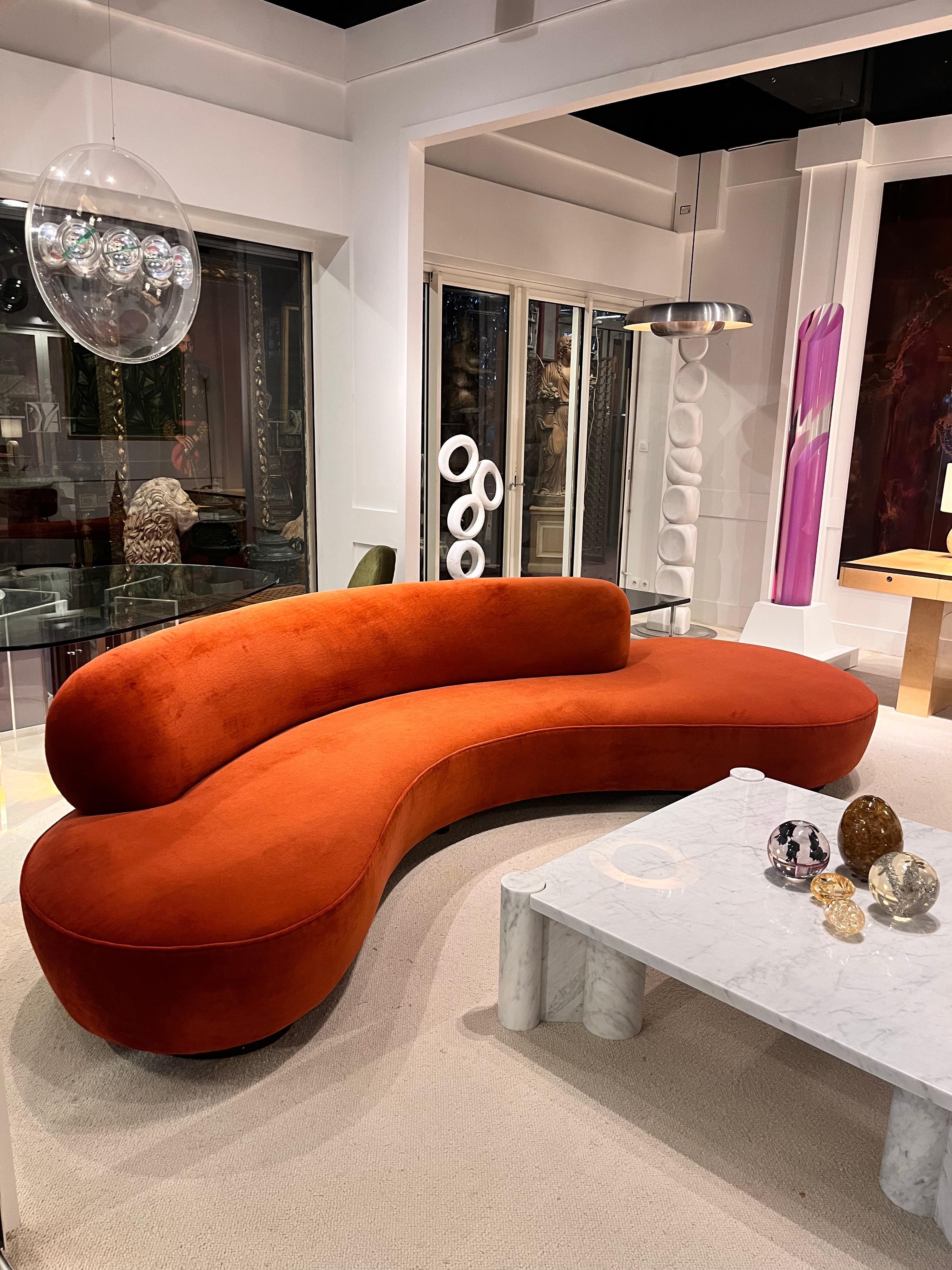 Vladimir Kagan “Serpentine” Sofa in Siena Mohair Velvet, USA, circa 1970 en vente 2