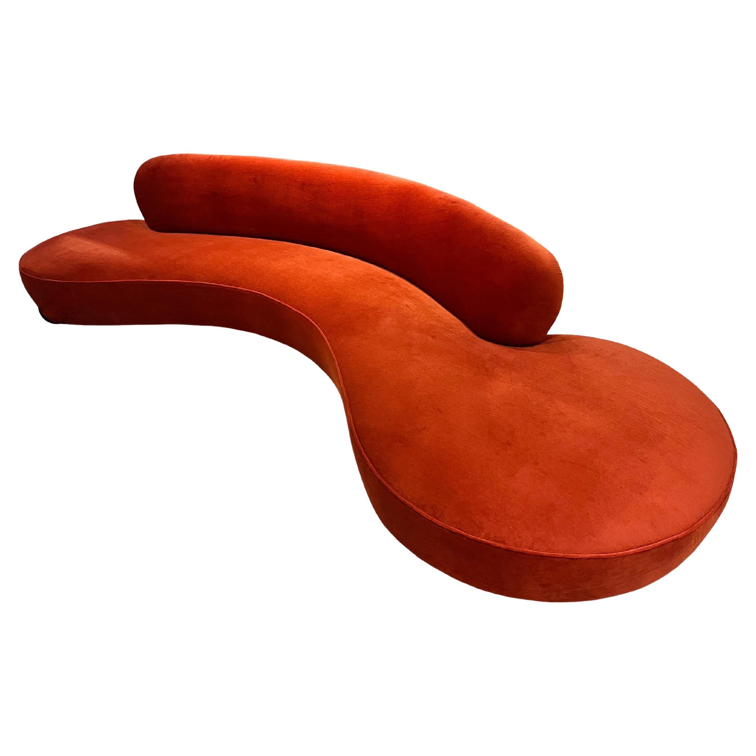 Vladimir Kagan “Serpentine” Sofa in Siena Mohair Velvet, USA, circa 1970 en vente