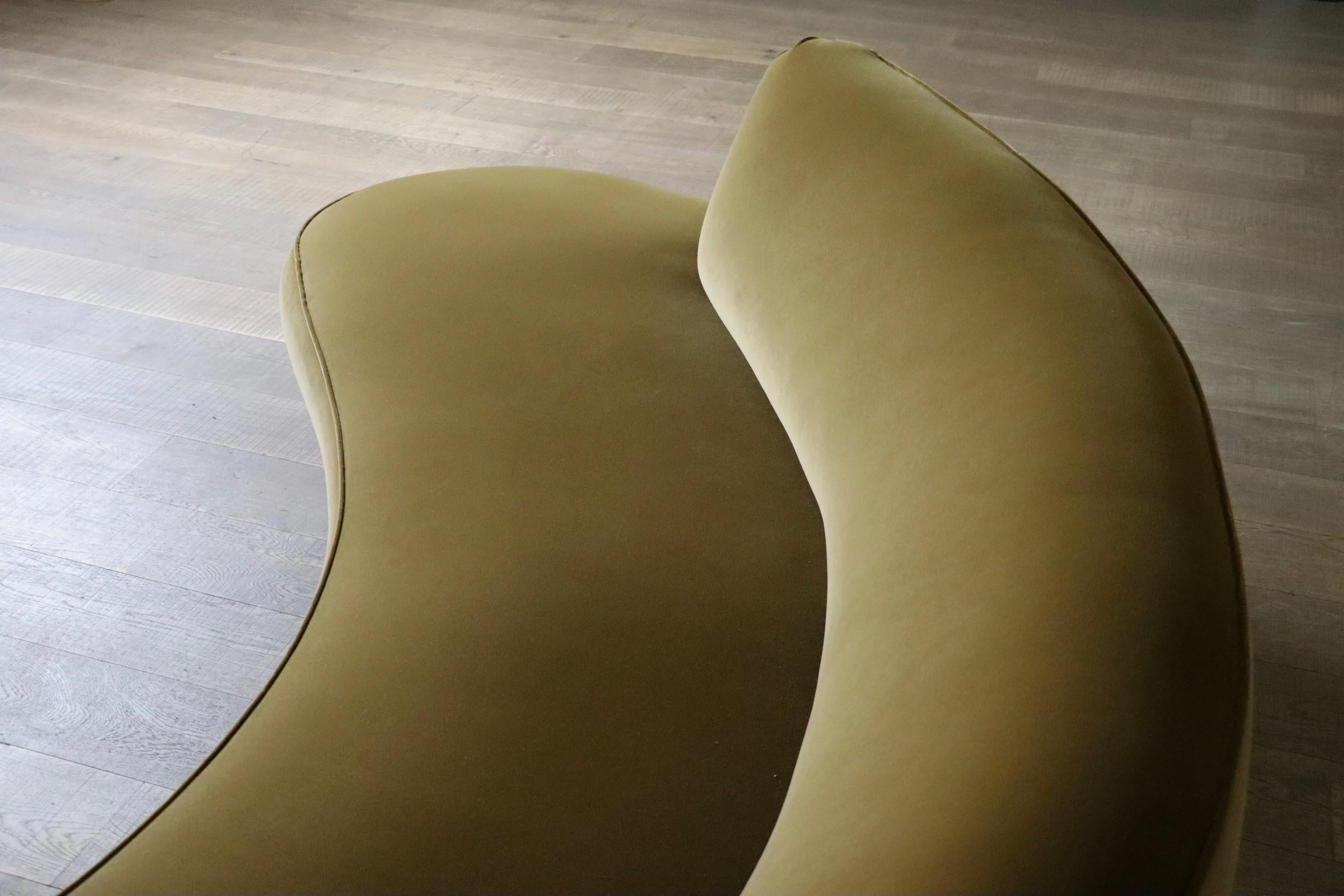 Canapé serpentin en velours de Vladimir Kagan pour Directional USA 1999 en vente 5
