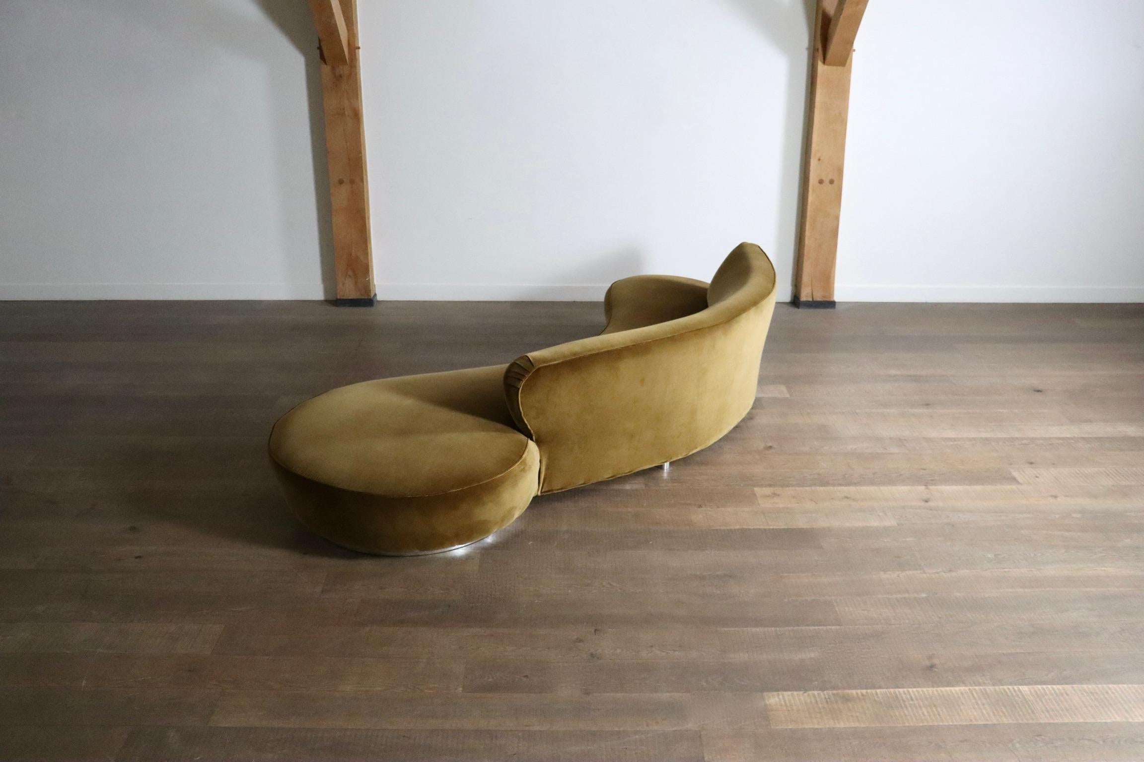 Vladimir Kagan serpentine sofa in velvet for Directional USA 1999 For Sale 10