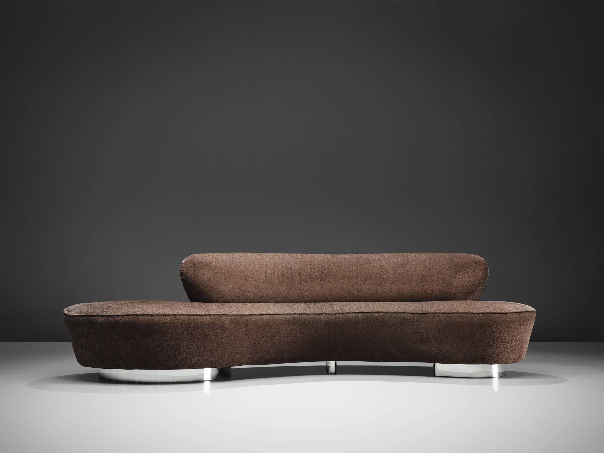 Vladimir Kagan, Serpentine sofa, velvet, chrome, United States, 1960s

This serpentine sofa by Vladimir Kagan is The sofa has a sculptural beauty thanks to its clarity and biomorphic shape. In Kagans own words 'one form leads to the next', meaning