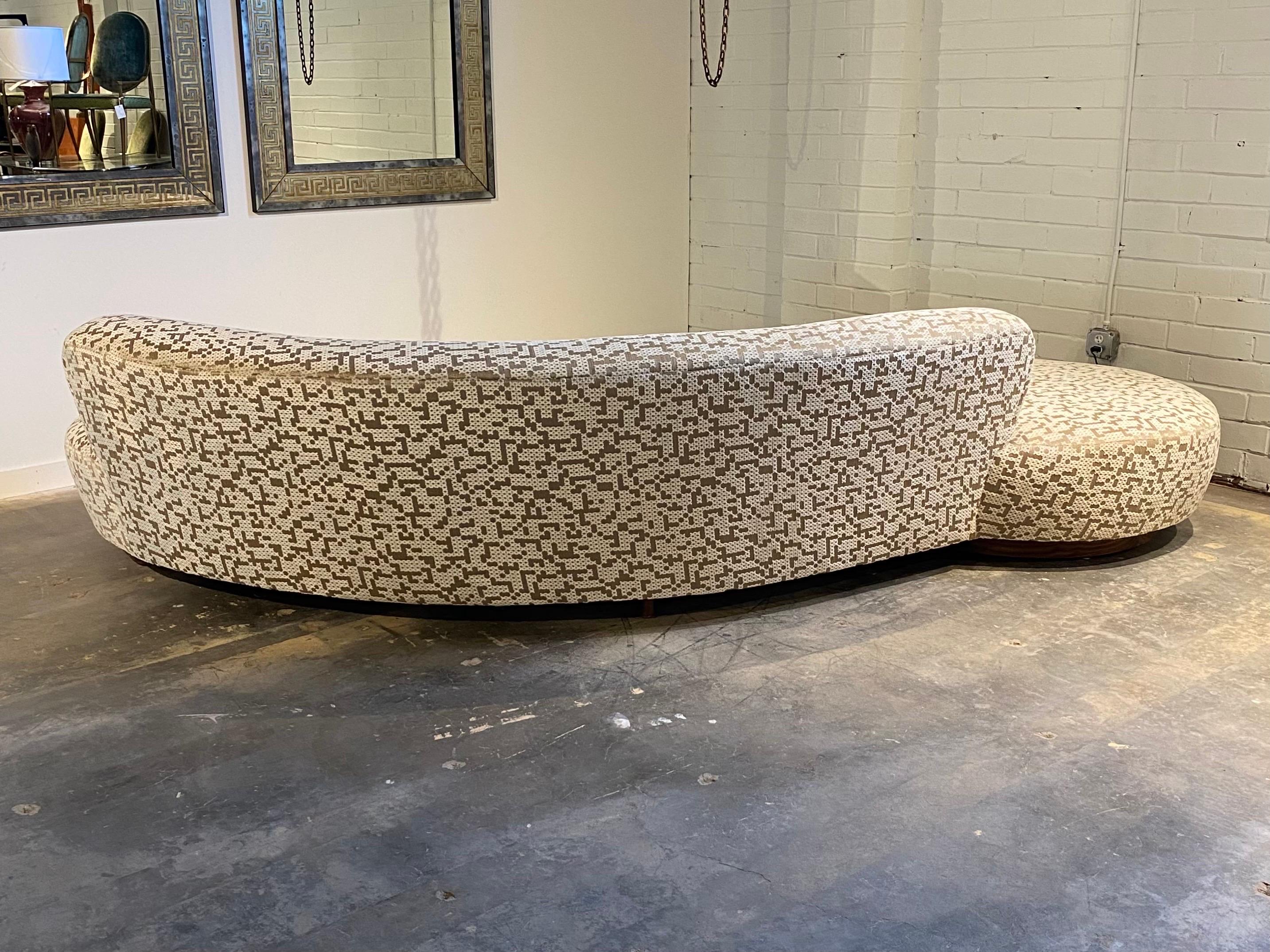 Upholstery Vladimir Kagan Serpentine Sofa, Model 150 BS For Sale